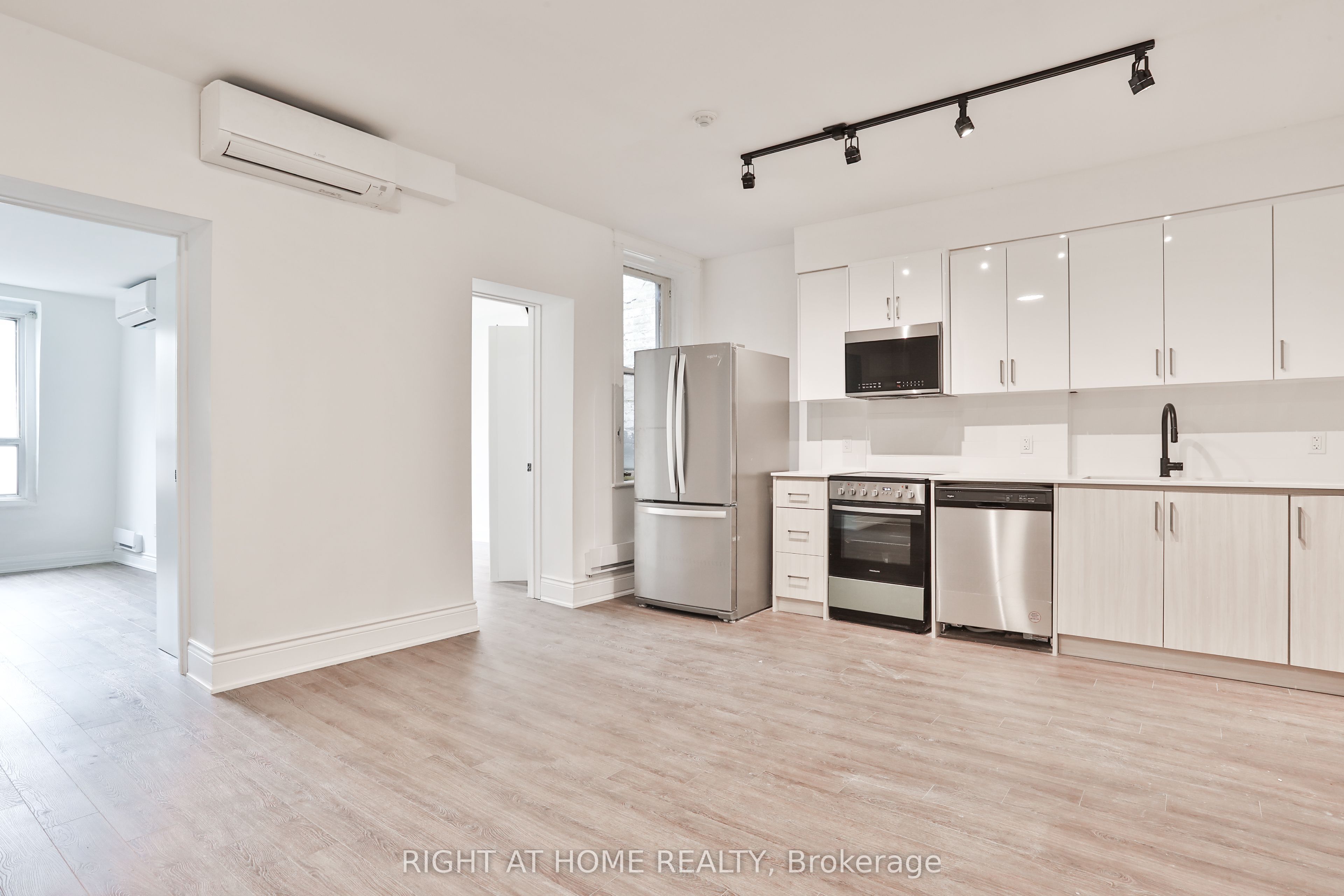 548 College Street 2F, Toronto, ON M6G 1B1 photo 2