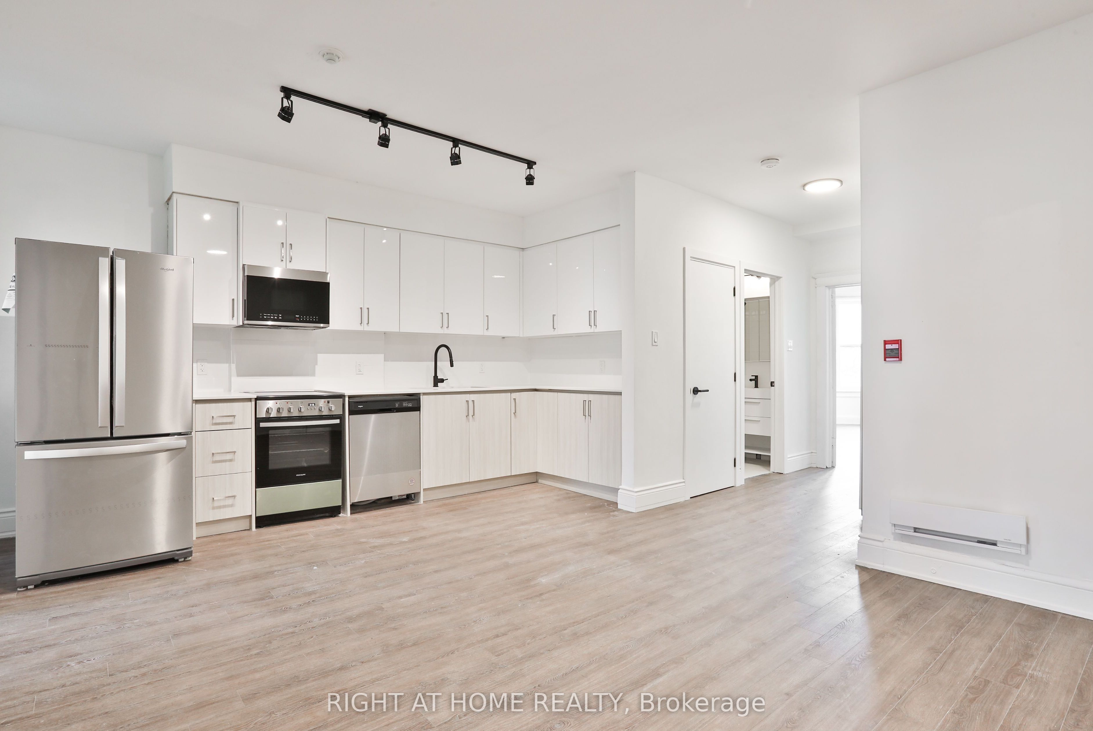548 College Street 2F, Toronto, ON M6G 1B1 photo 3