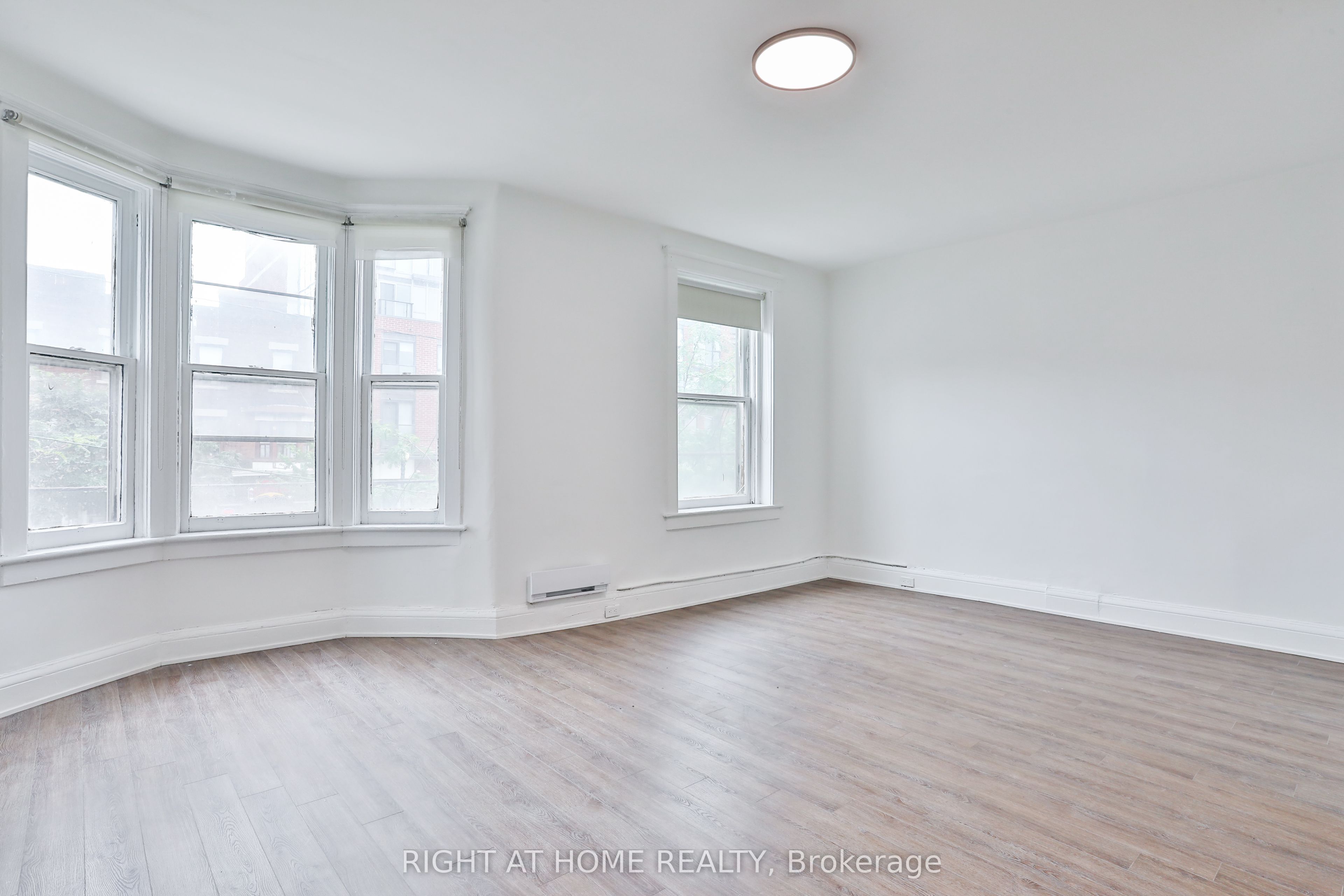 548 College Street 2F, Toronto, ON M6G 1B1 photo 5