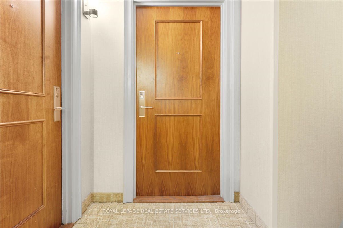 914 Yonge Street 1214, Toronto, ON M4W 3C8 photo 3