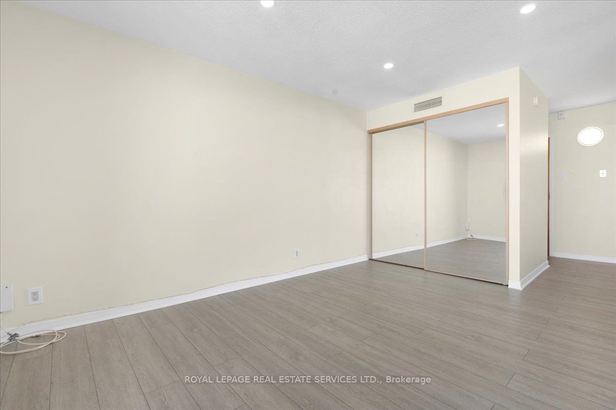 914 Yonge Street 1214, Toronto, ON M4W 3C8 photo 5