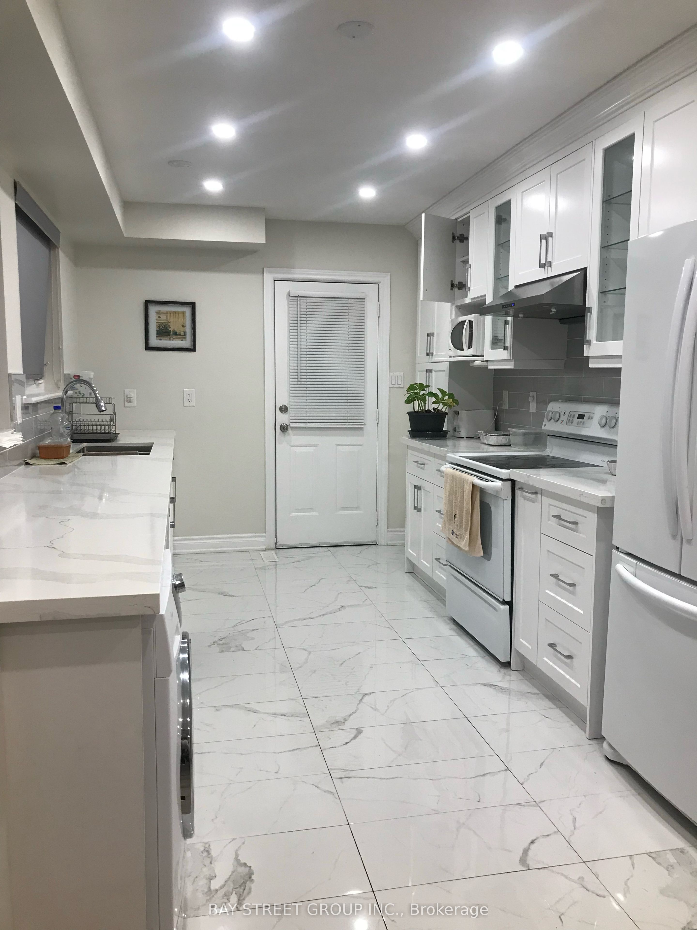 69 Lehar Crescent, Toronto, ON M2H 1J4