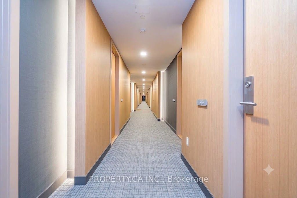 629 N King Street W 632, Toronto, ON M5V 0G9 photo 3