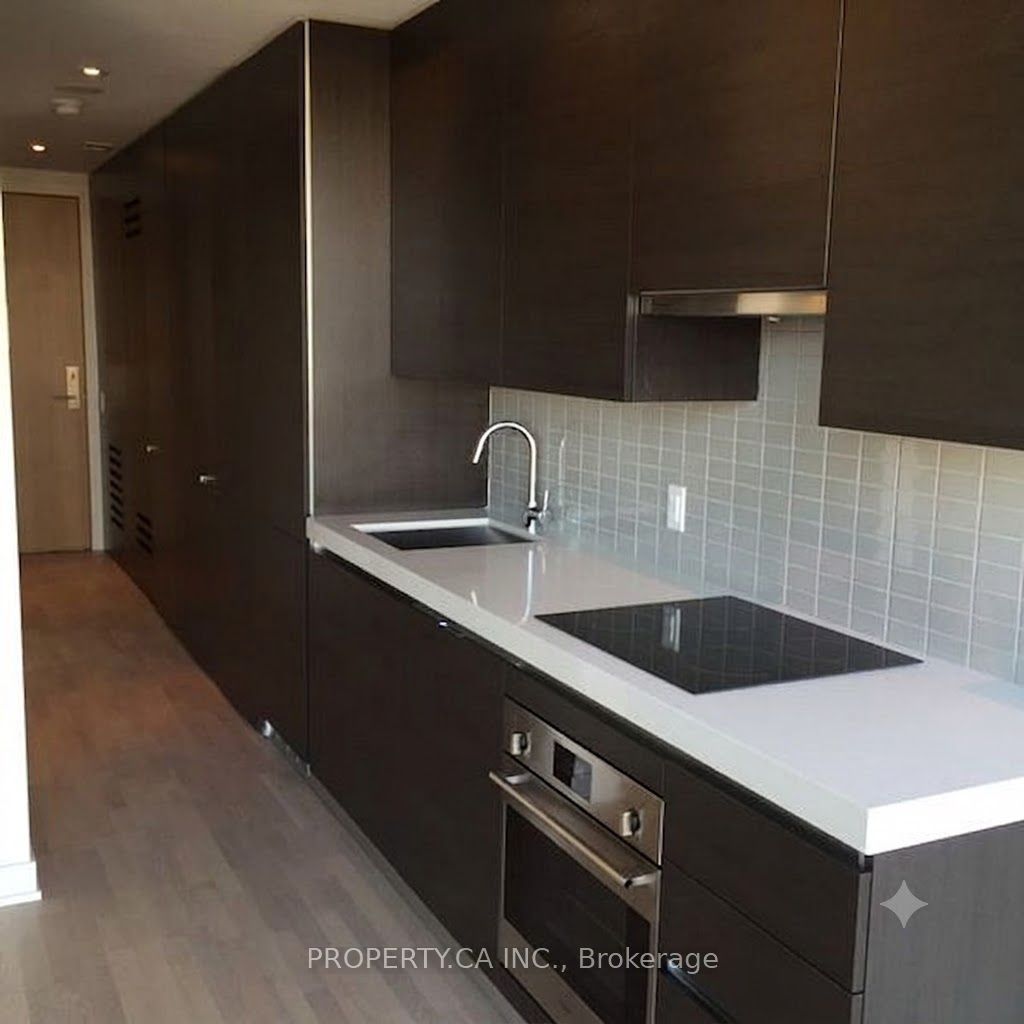 629 N King Street W 632, Toronto, ON M5V 0G9 photo 5