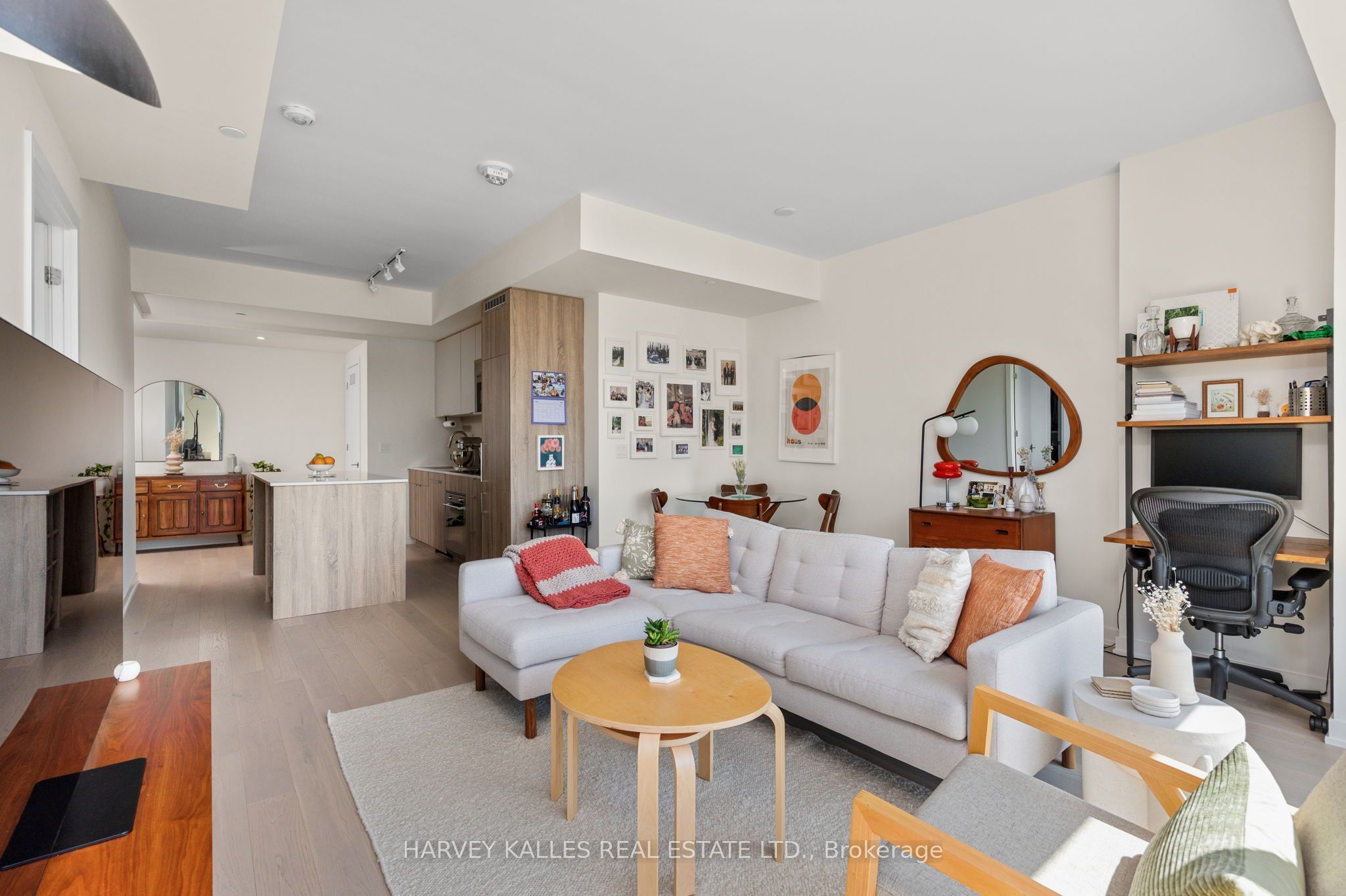 840 St. Clair Avenue W 803, Toronto, ON M6C 1C1