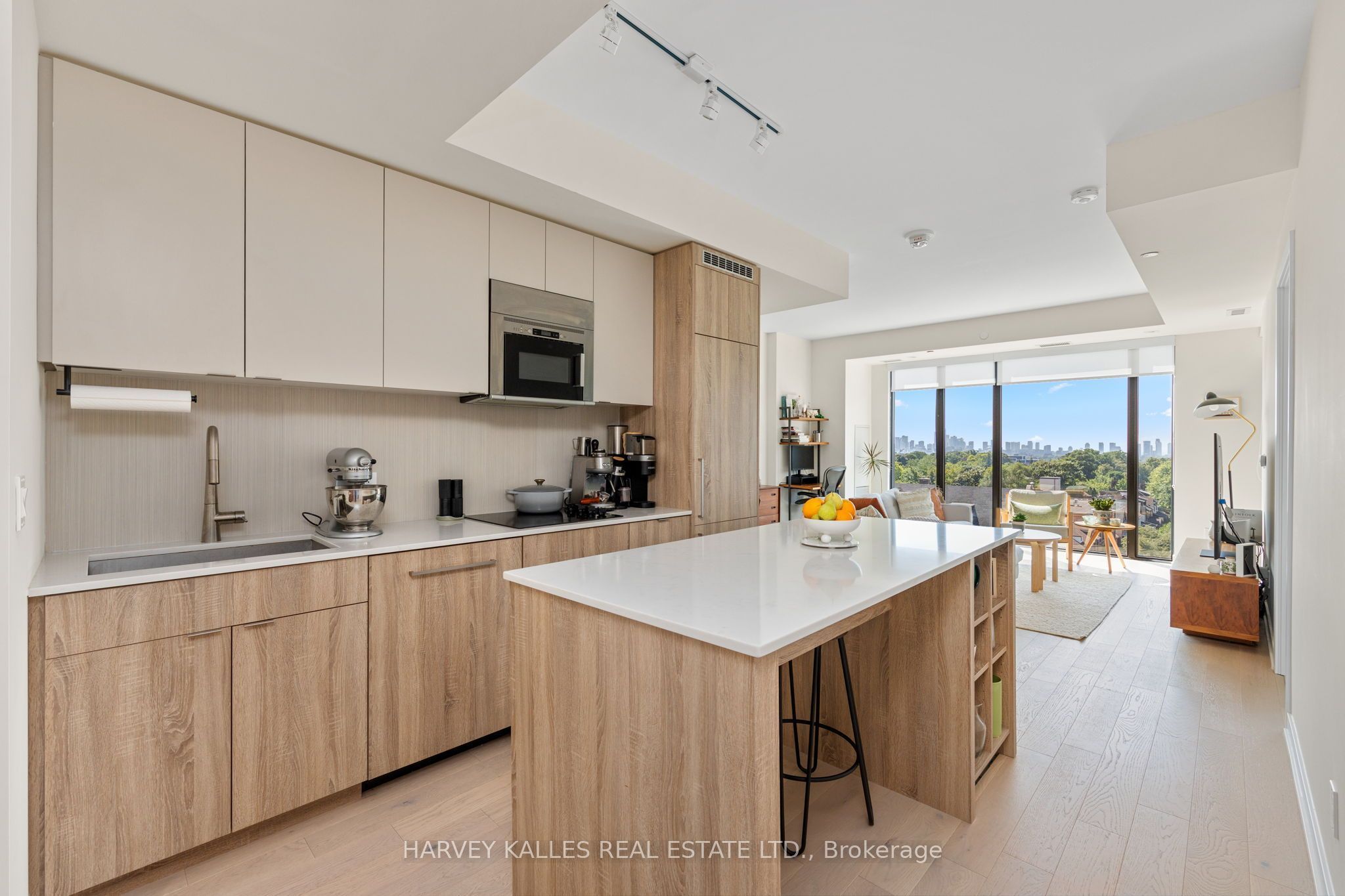840 St. Clair Avenue W 803, Toronto, ON M6C 1C1 photo 5