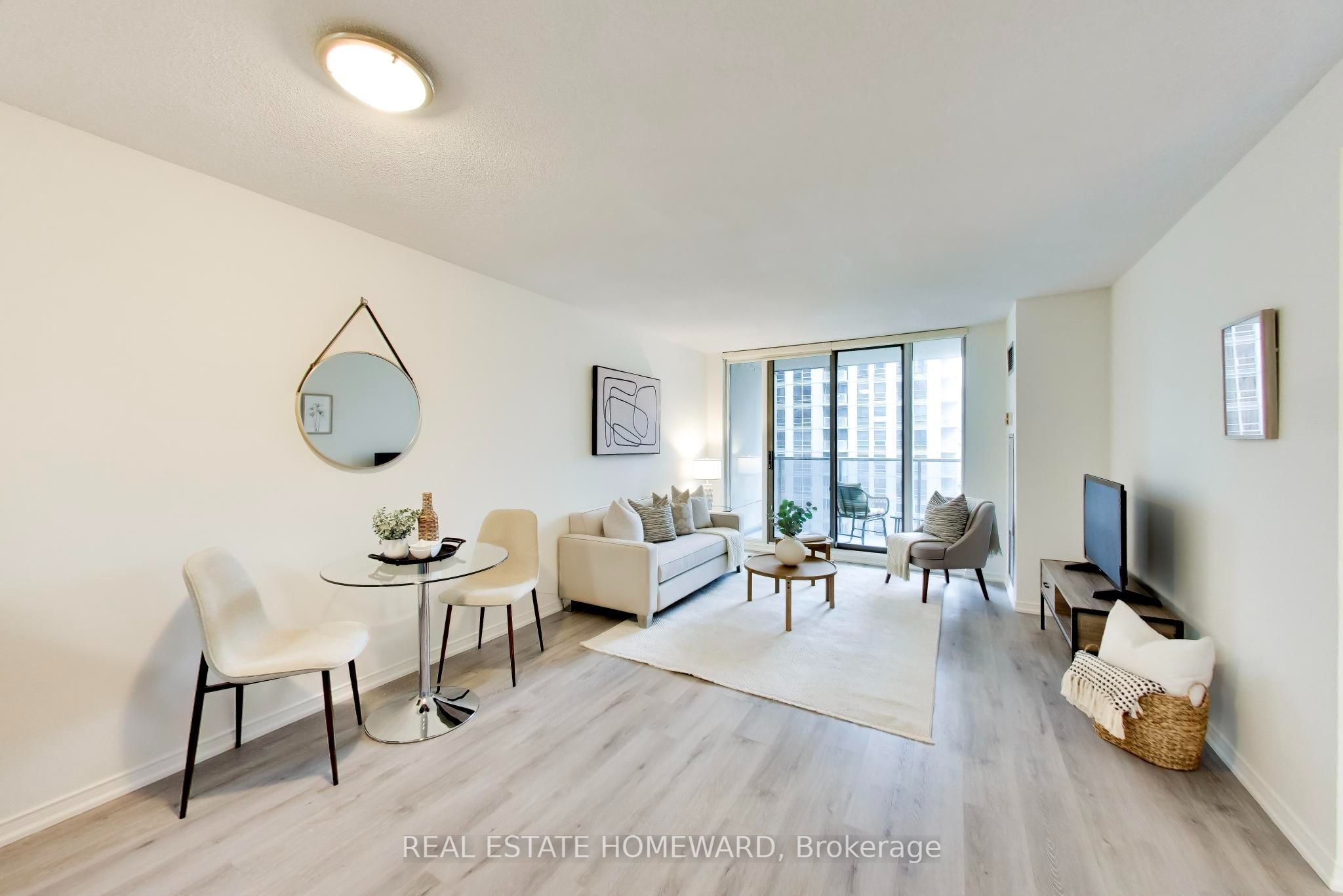 750 Bay Street 1511, Toronto, ON M5G 1N6