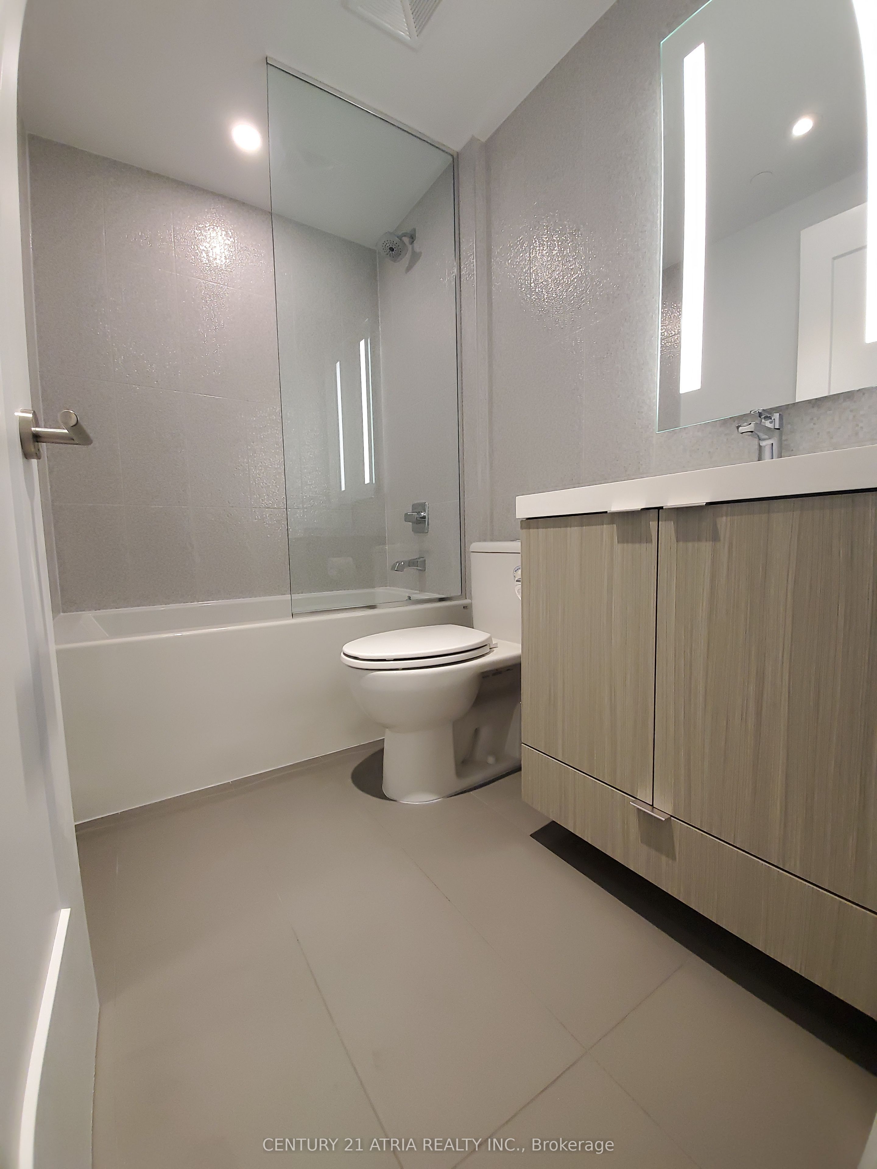 585 Bloor Street E 2719, Toronto, ON M4W 0B3 photo 2