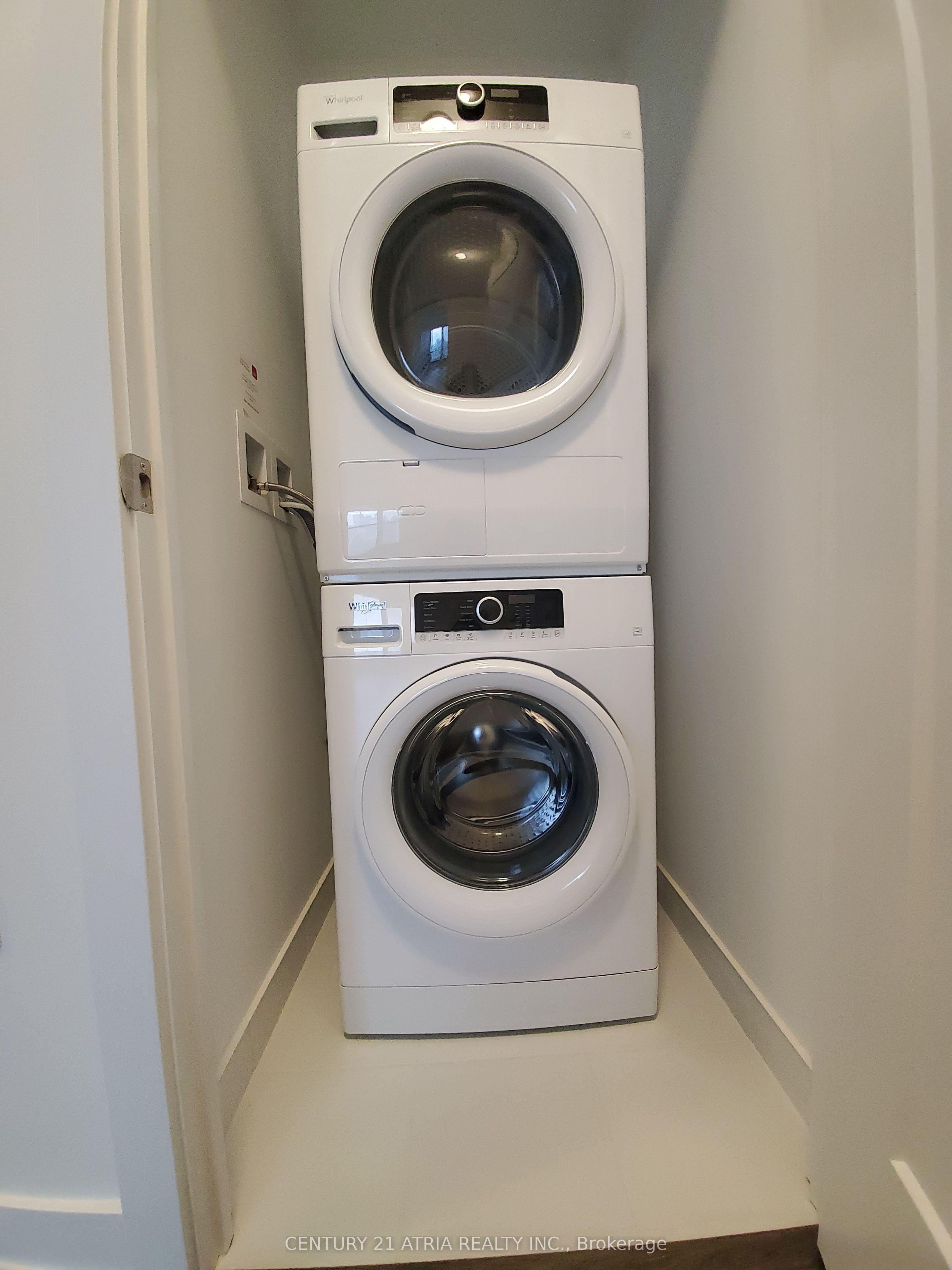 585 Bloor Street E 2719, Toronto, ON M4W 0B3 photo 3