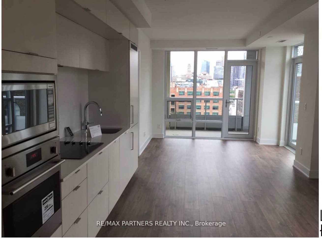 38 Cameron Street 819, Toronto, ON M5T 0C3 photo 2