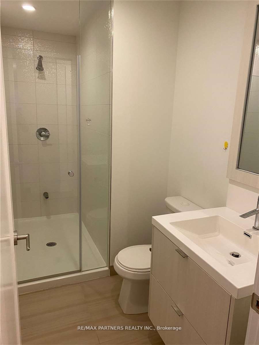38 Cameron Street 819, Toronto, ON M5T 0C3 photo 5