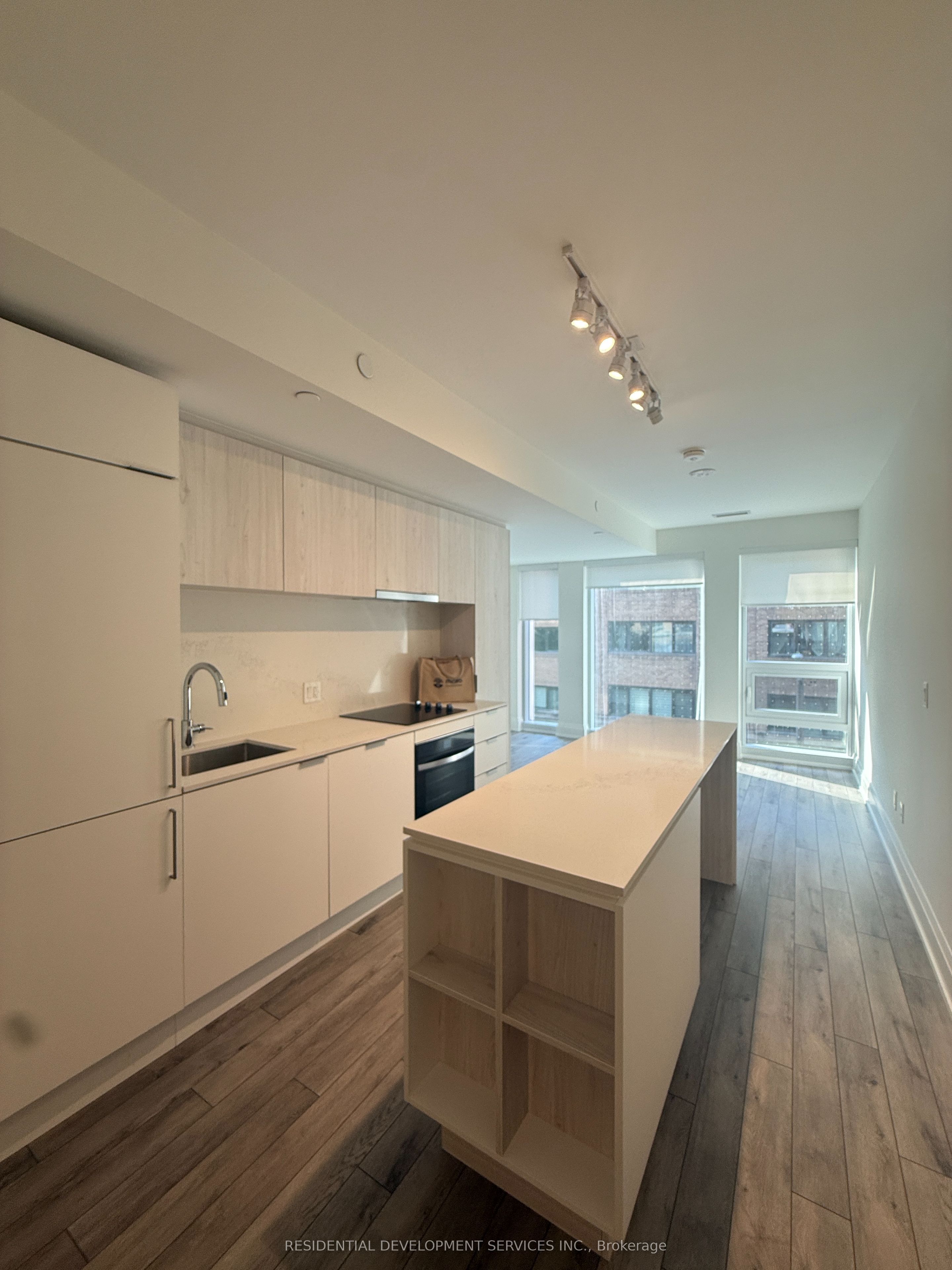 89 Church Street 204, Toronto, ON M5C 0B7 photo 2