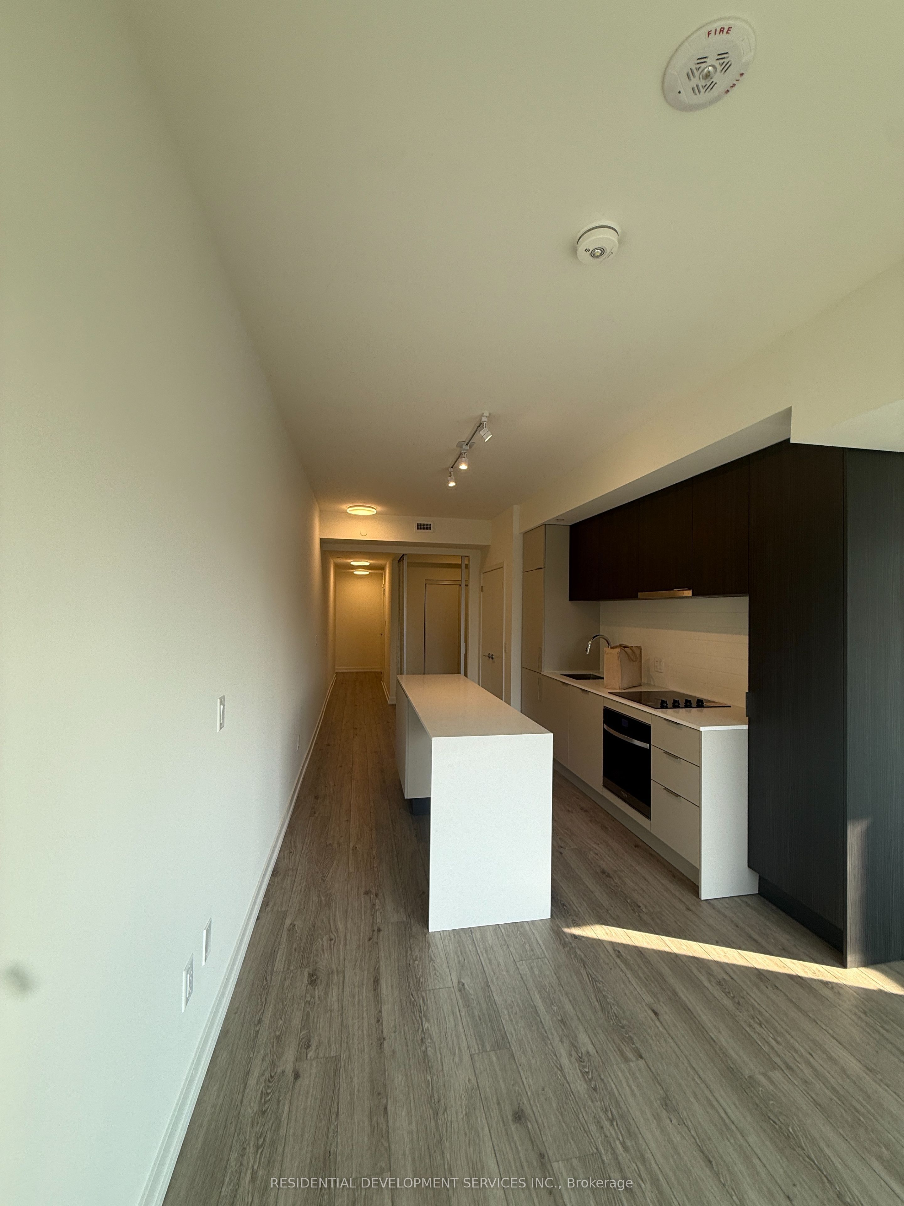 89 Church Street 808, Toronto, ON M5C 0B7 photo 2