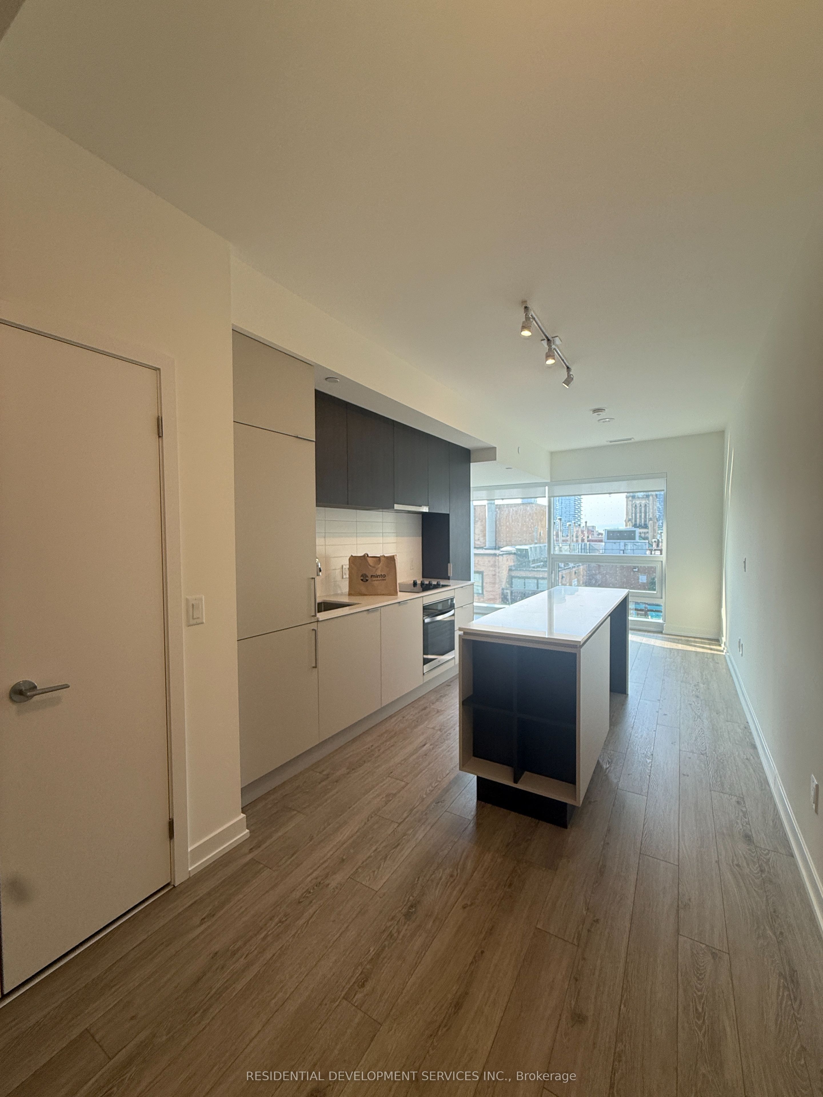 89 Church Street 808, Toronto, ON M5C 0B7 photo 3