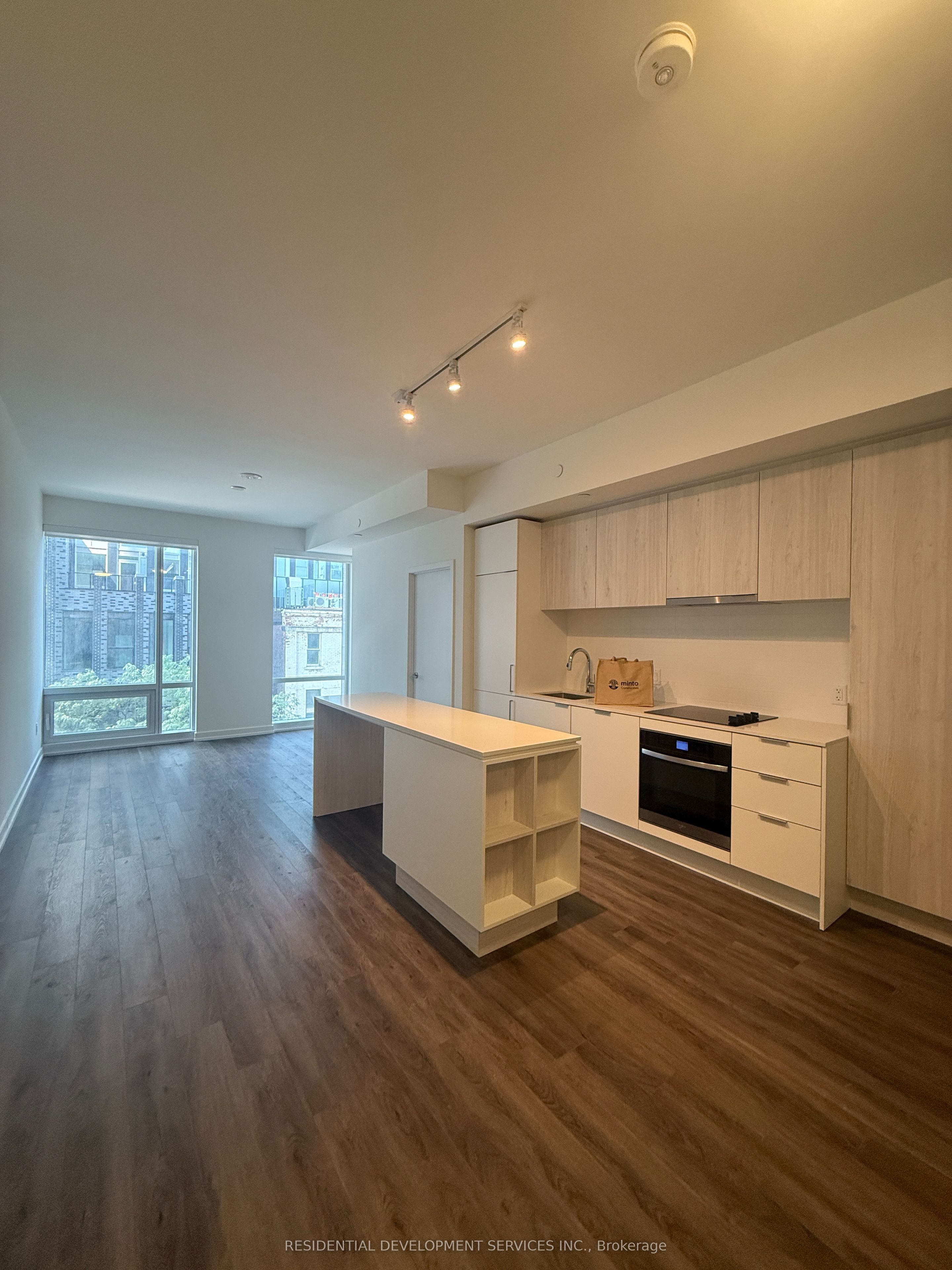 89 Church Street 503, Toronto, ON M5C 0B7 photo 2