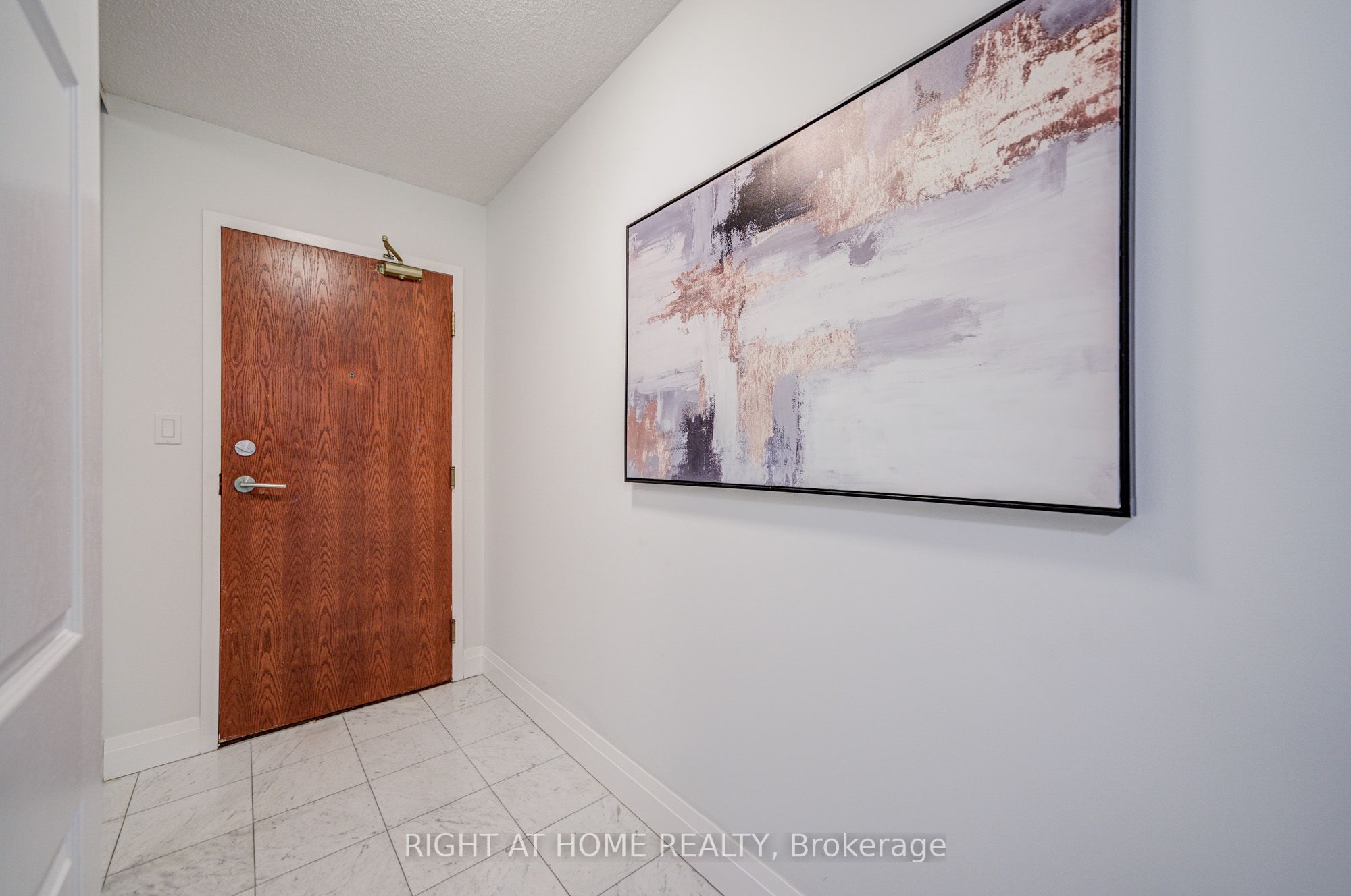 35 Empress Avenue 207, Toronto, ON M2N 6T3 photo 2