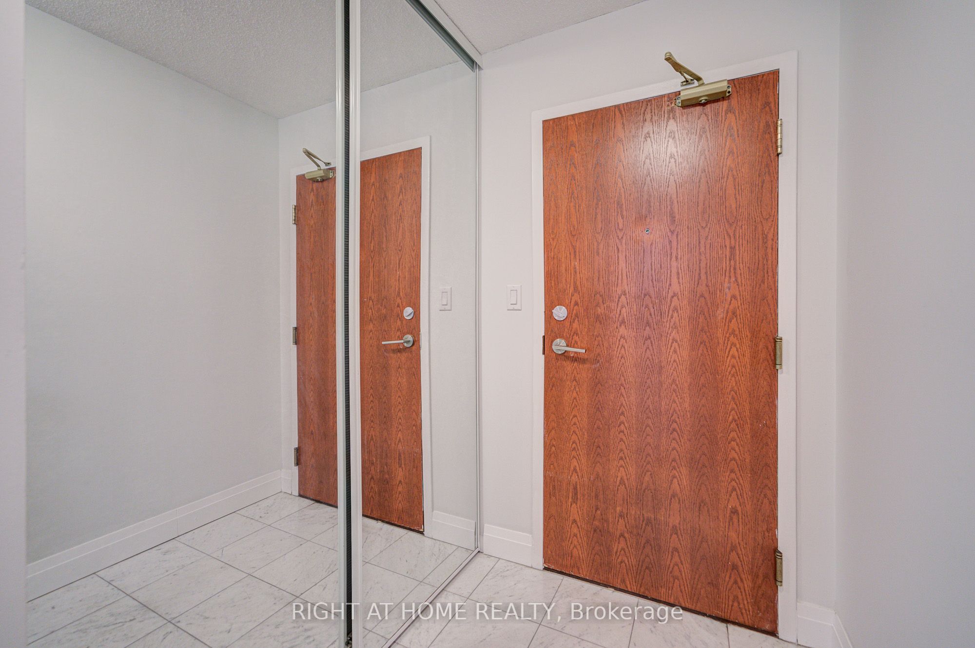 35 Empress Avenue 207, Toronto, ON M2N 6T3 photo 3