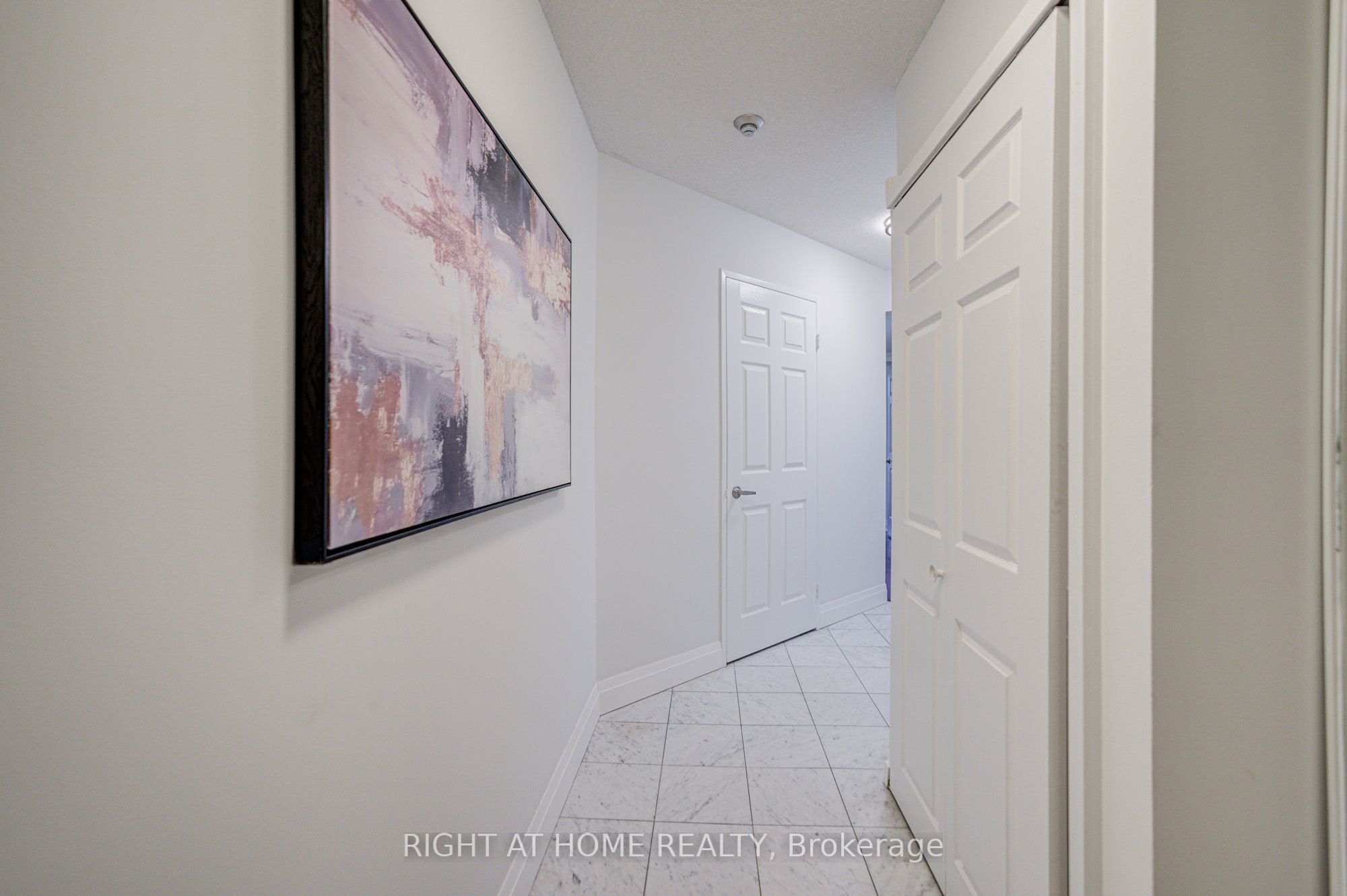 35 Empress Avenue 207, Toronto, ON M2N 6T3 photo 4