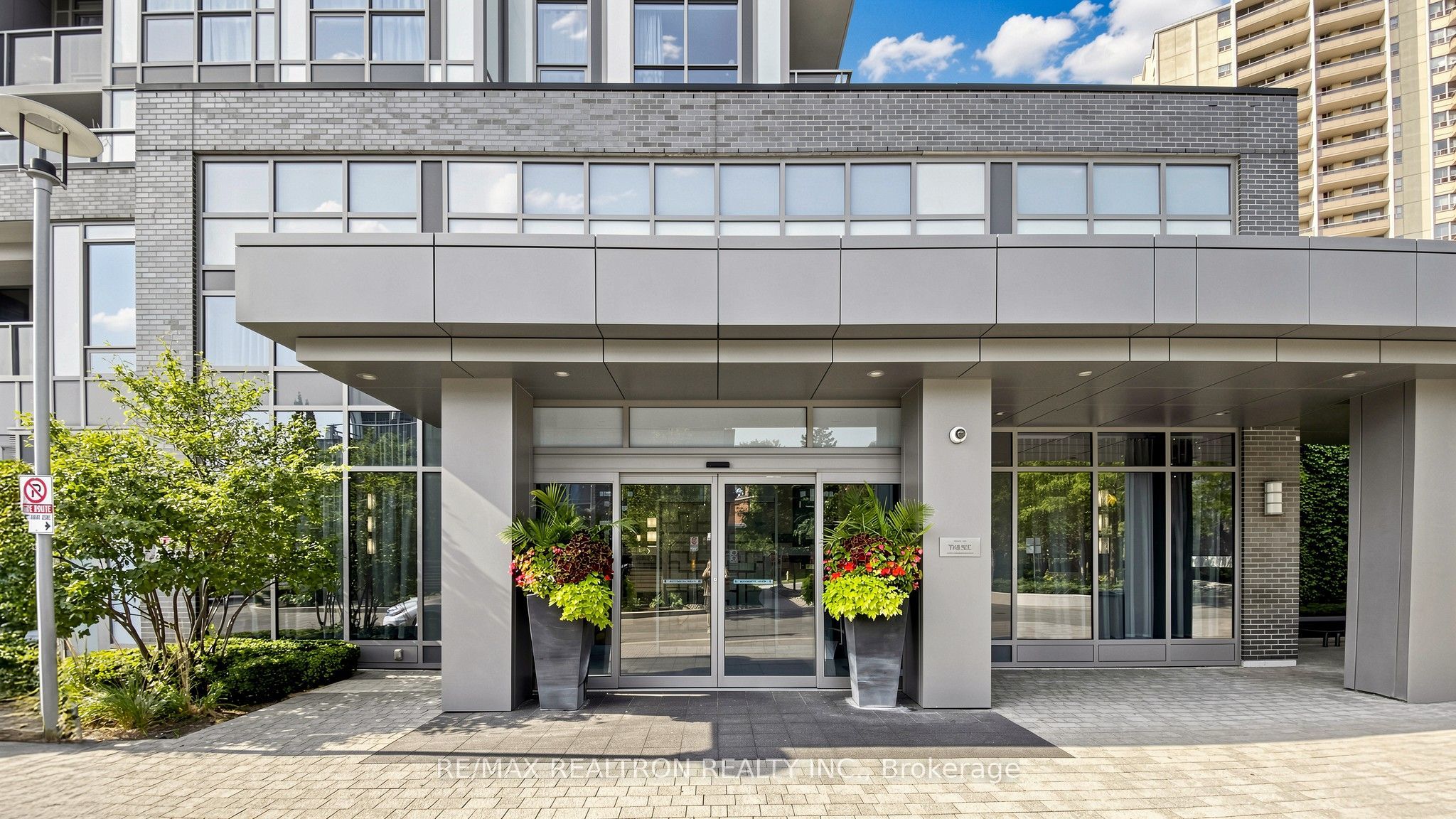 18 Graydon Hall Drive 2606, Toronto, ON M3A 2Z9 photo 4