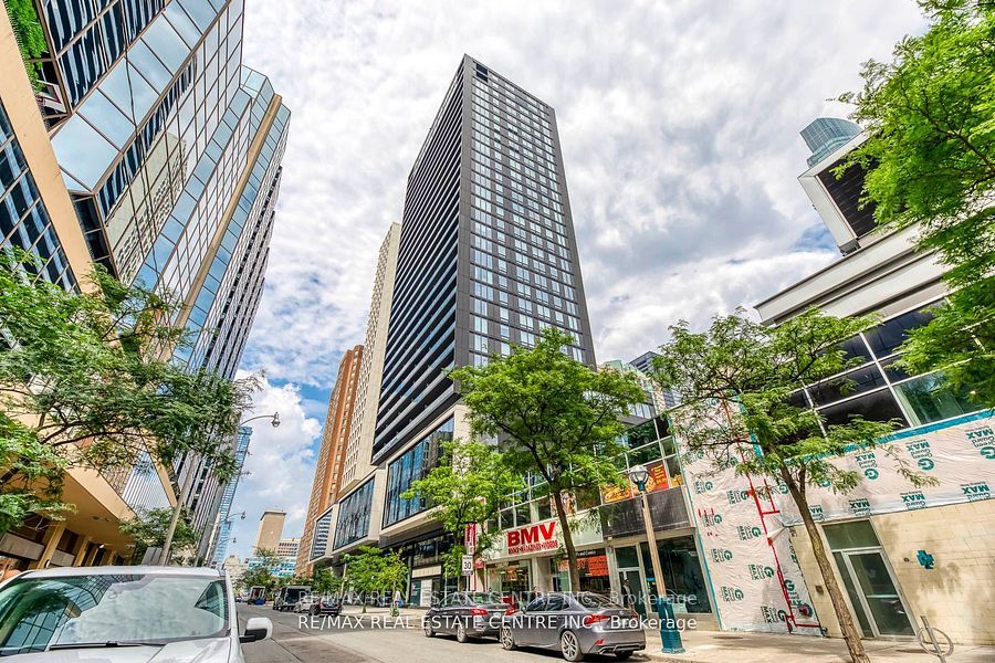 20 Edward Street 406, Toronto, ON M5G 1C9 photo 2