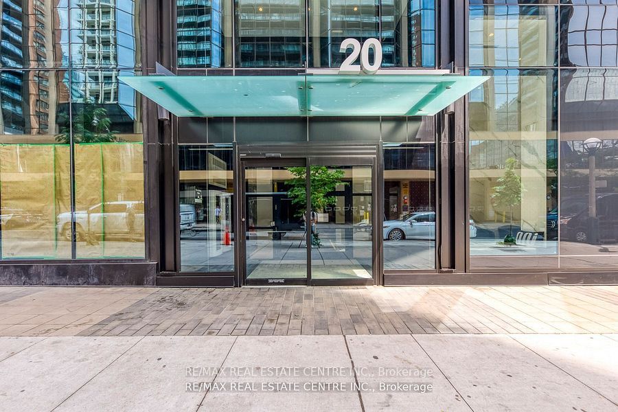 20 Edward Street 406, Toronto, ON M5G 1C9 photo 5