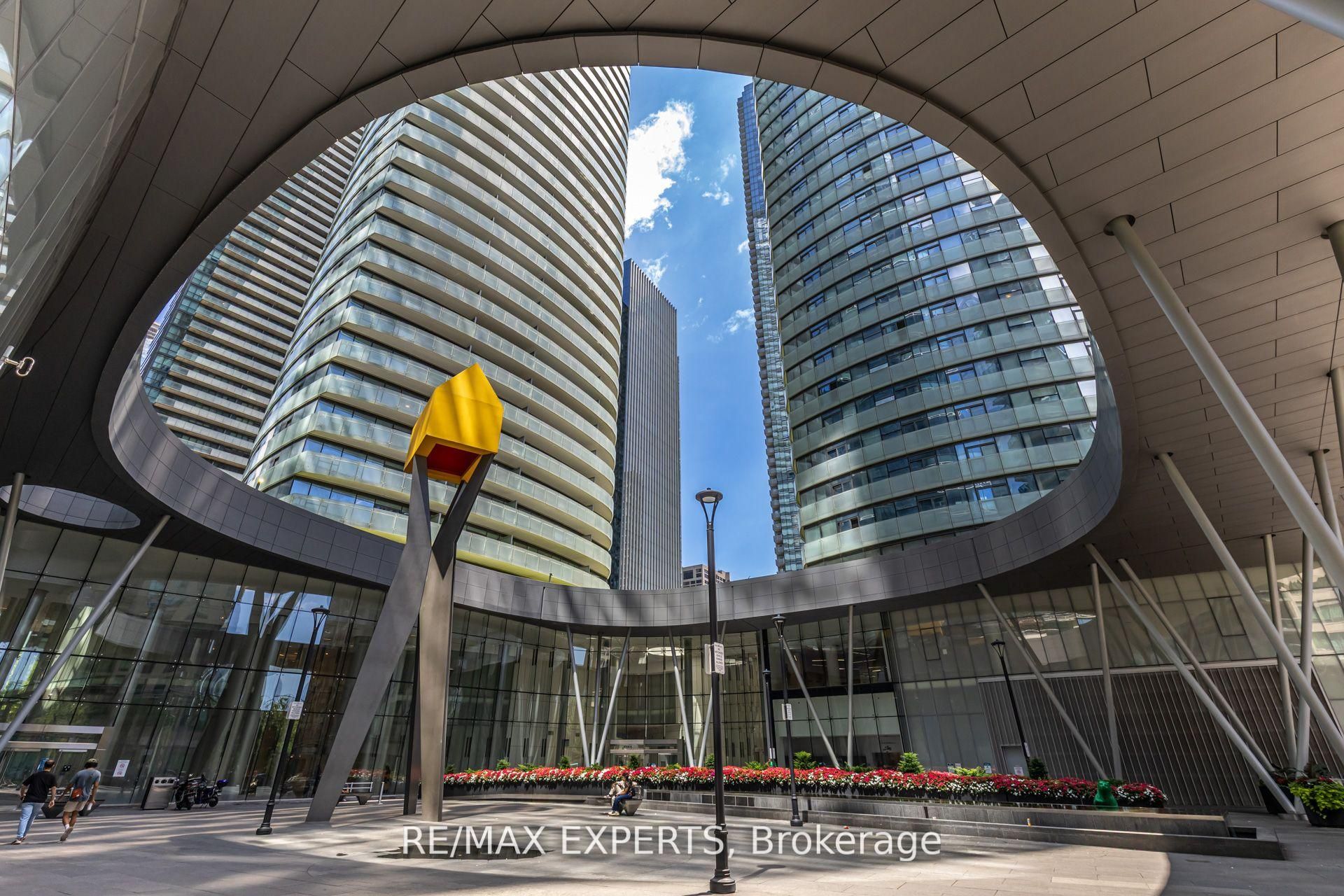 12 York Street 1504, Toronto, ON M5J 0A9 photo 2