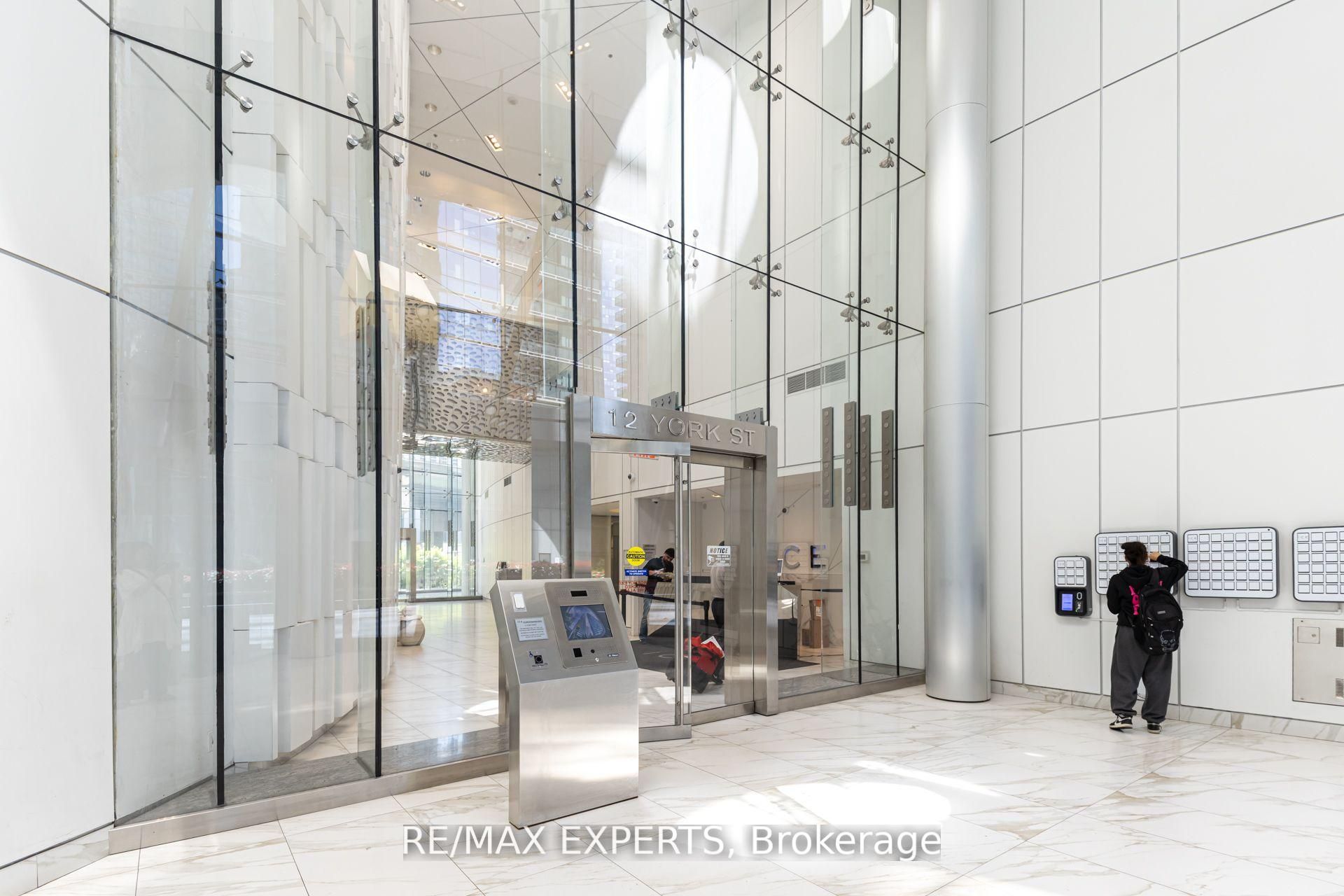 12 York Street 1504, Toronto, ON M5J 0A9 photo 3