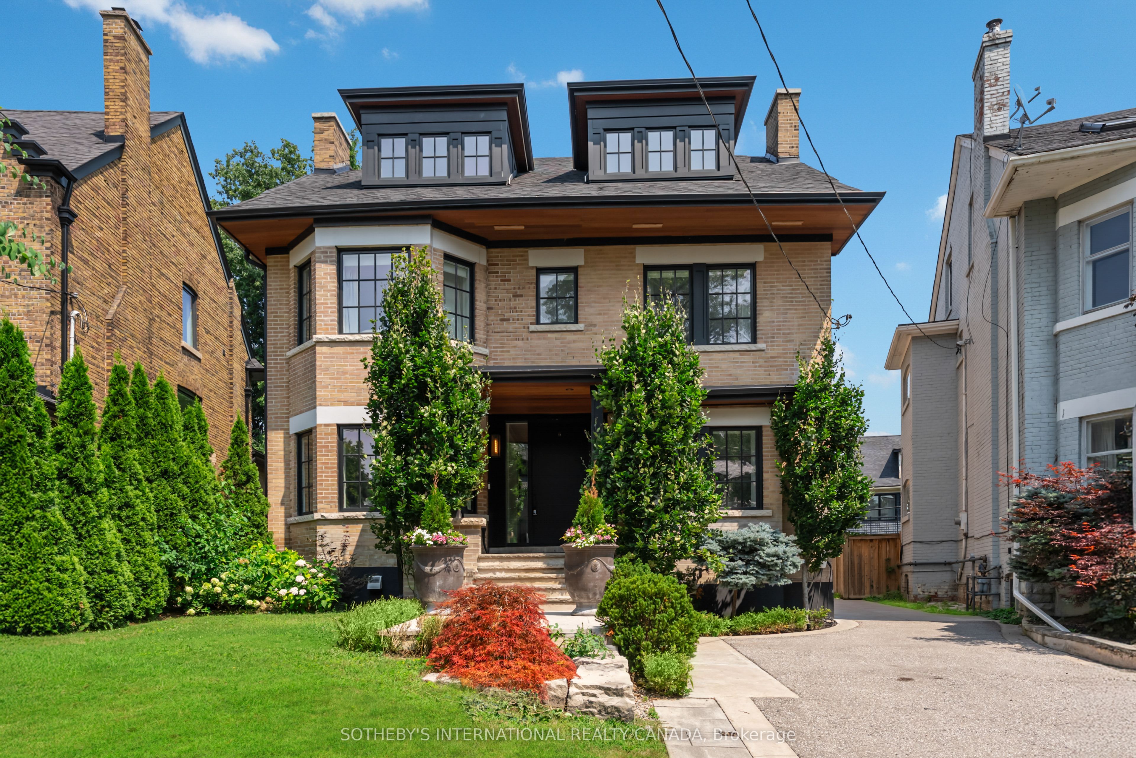 60 St Andrews Gardens, Toronto, ON M4W 2E1