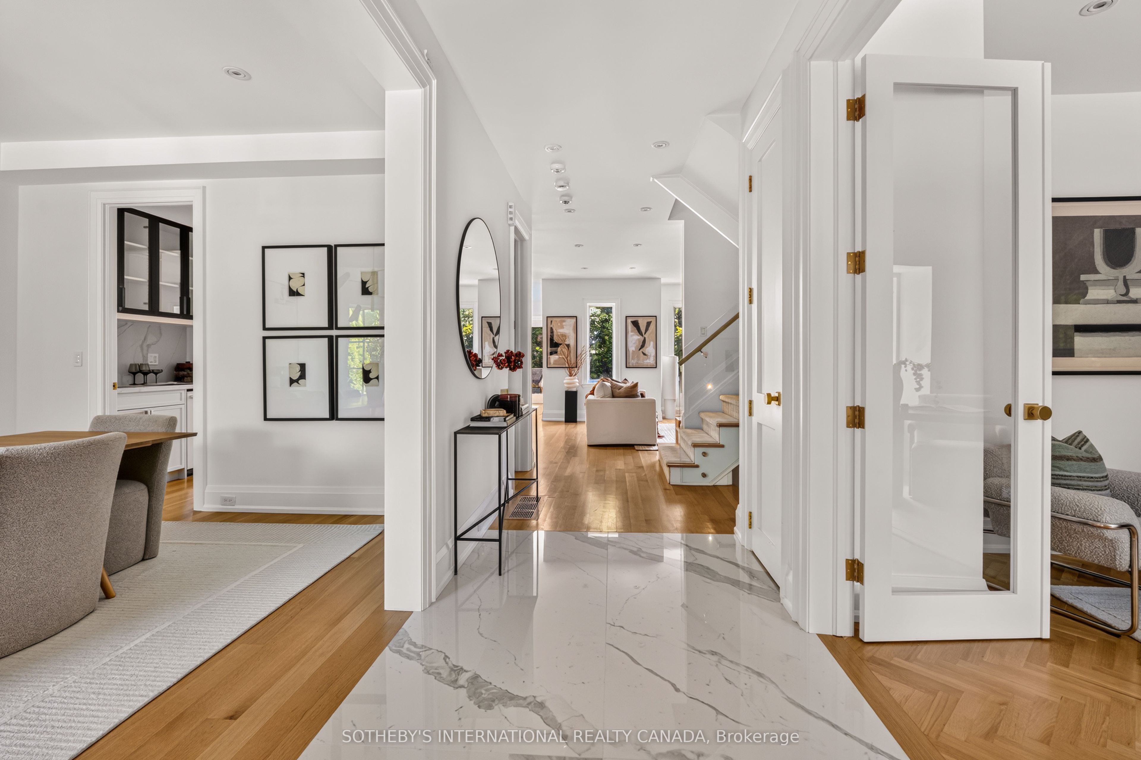 60 St Andrews Gardens, Toronto, ON M4W 2E1 photo 2