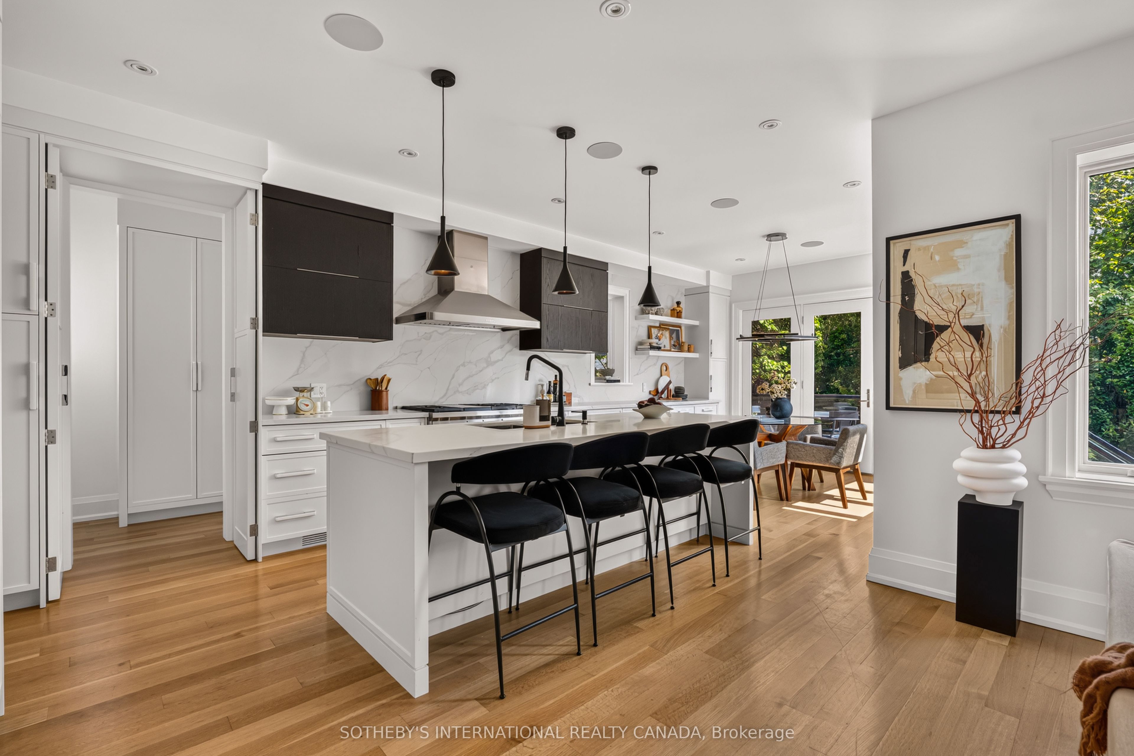 60 St Andrews Gardens, Toronto, ON M4W 2E1 photo 4