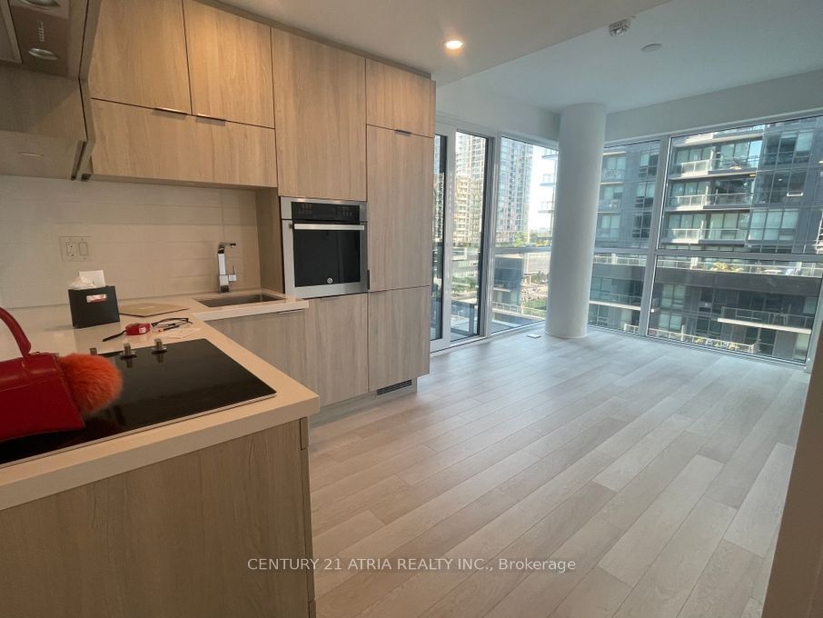 39 Roehampton Avenue 608, Toronto, ON M4P 1P9 photo 2
