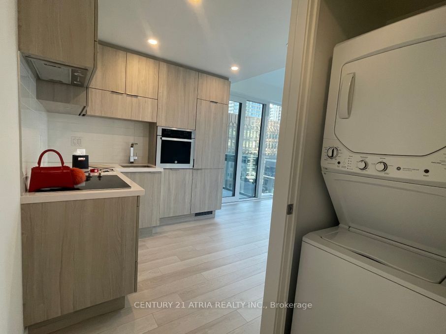 39 Roehampton Avenue 608, Toronto, ON M4P 1P9 photo 3