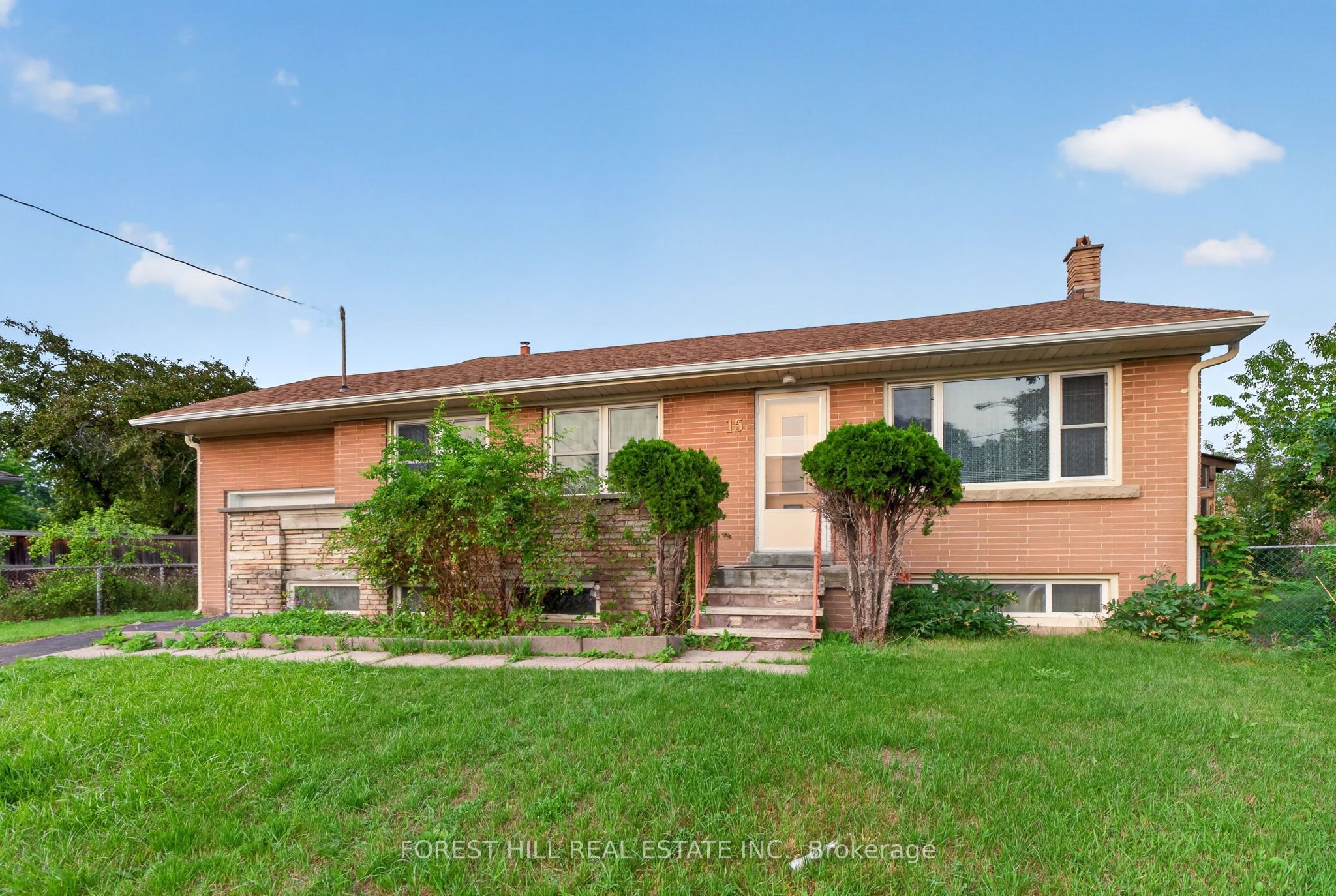 15 Robson Place, Toronto, ON M2R 2Y3