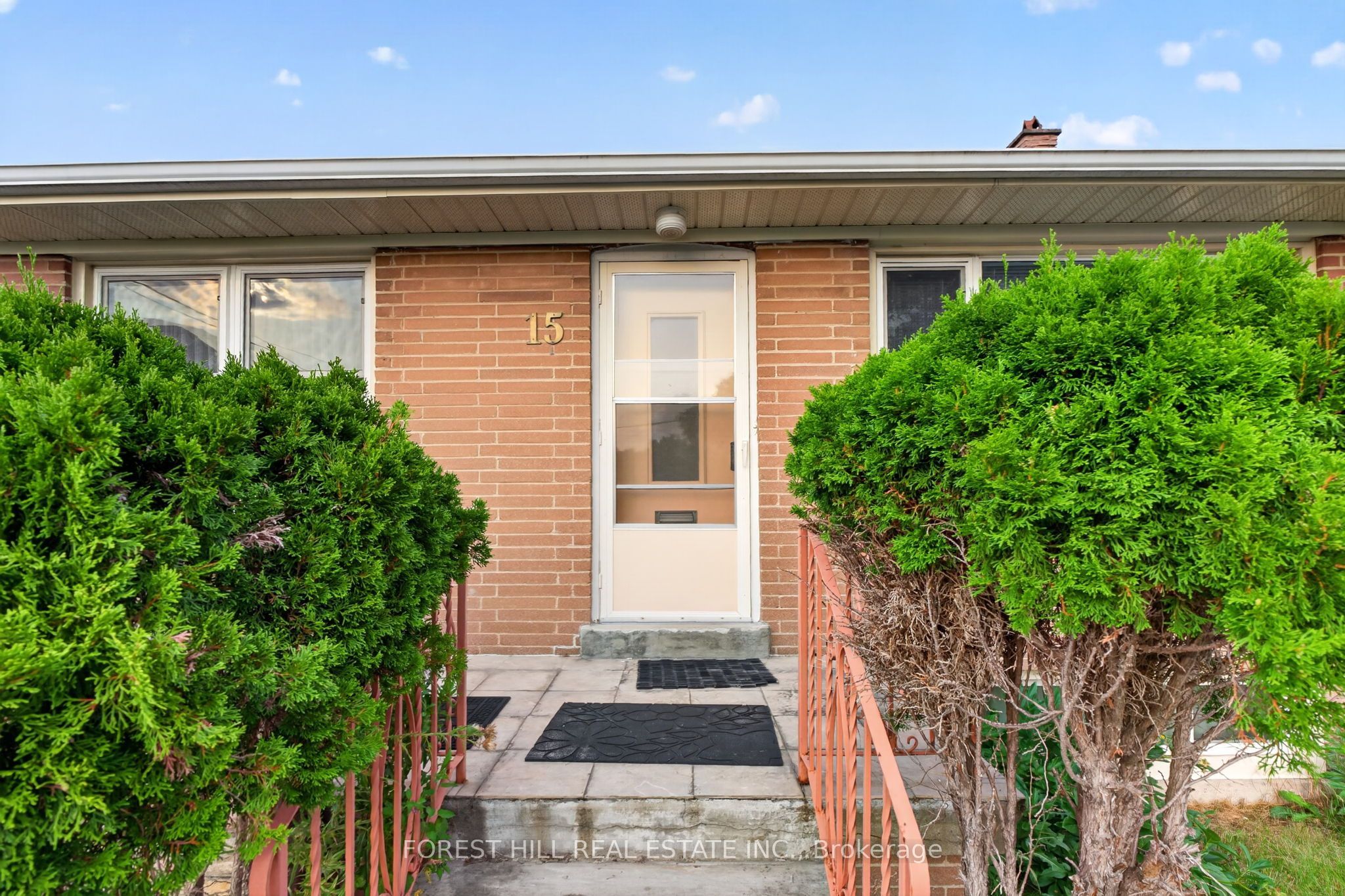 15 Robson Place, Toronto, ON M2R 2Y3 photo 2