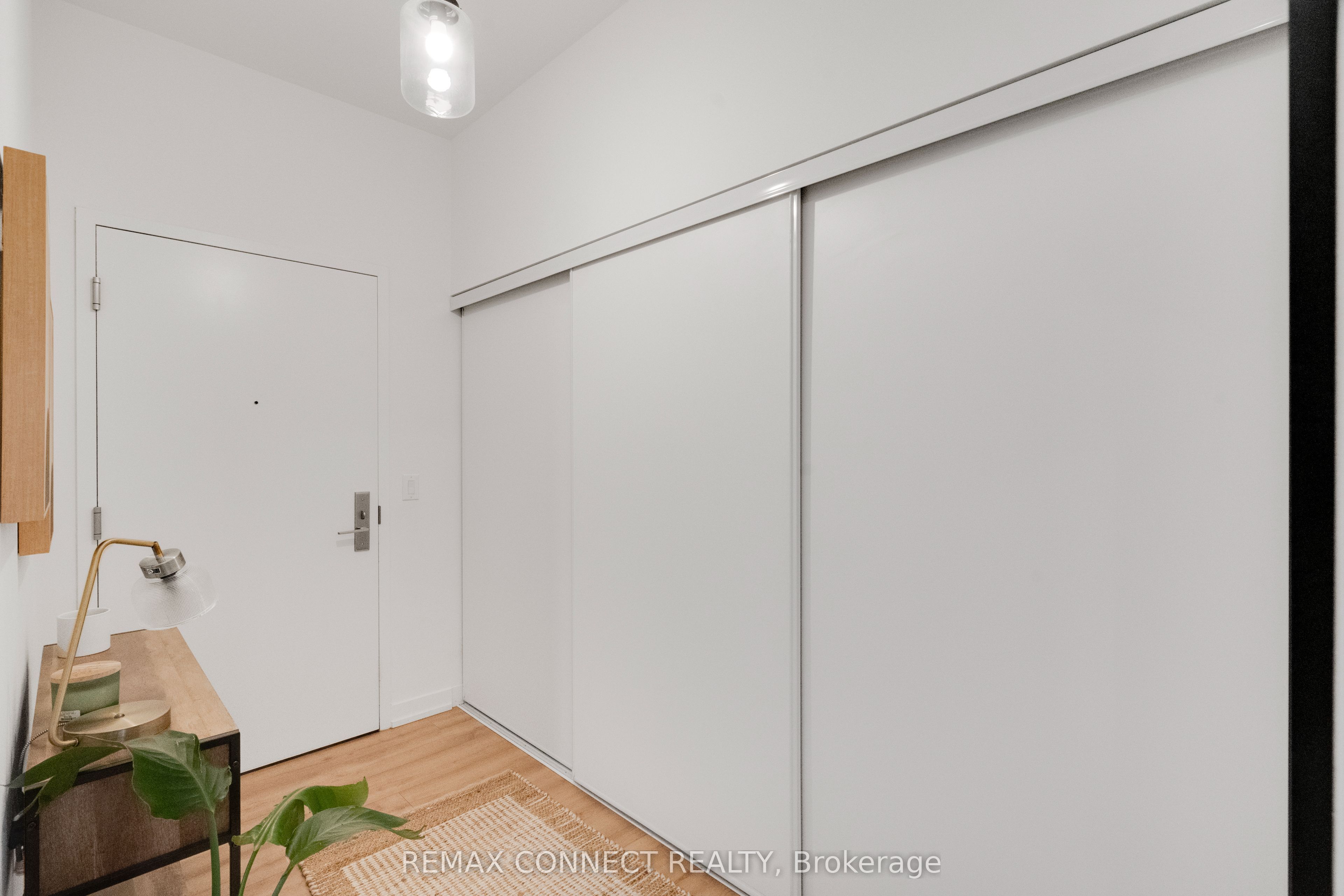 135 East Liberty Street 714, Toronto, ON M6K 0G7 photo 2