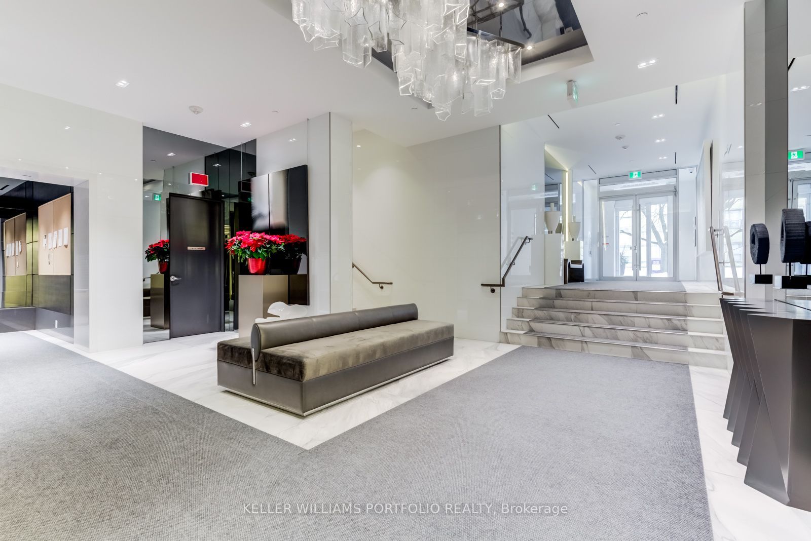 6 Parkwood Avenue 516, Toronto, ON M4V 0A3 photo 2