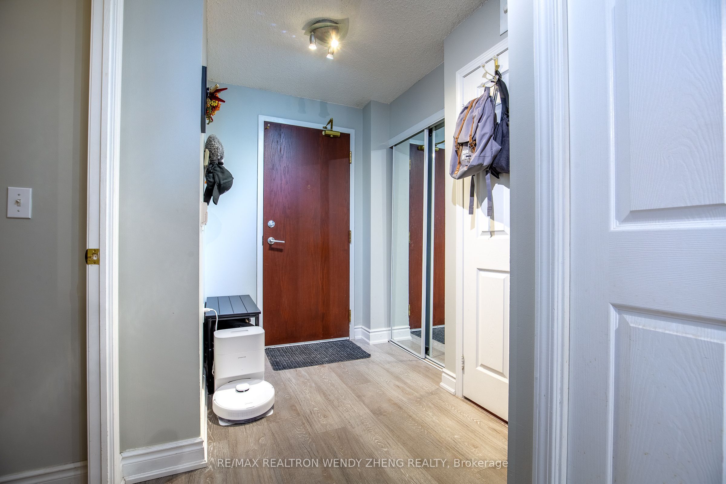 28 Olive Avenue 208, Toronto, ON M2N 7E6 photo 2