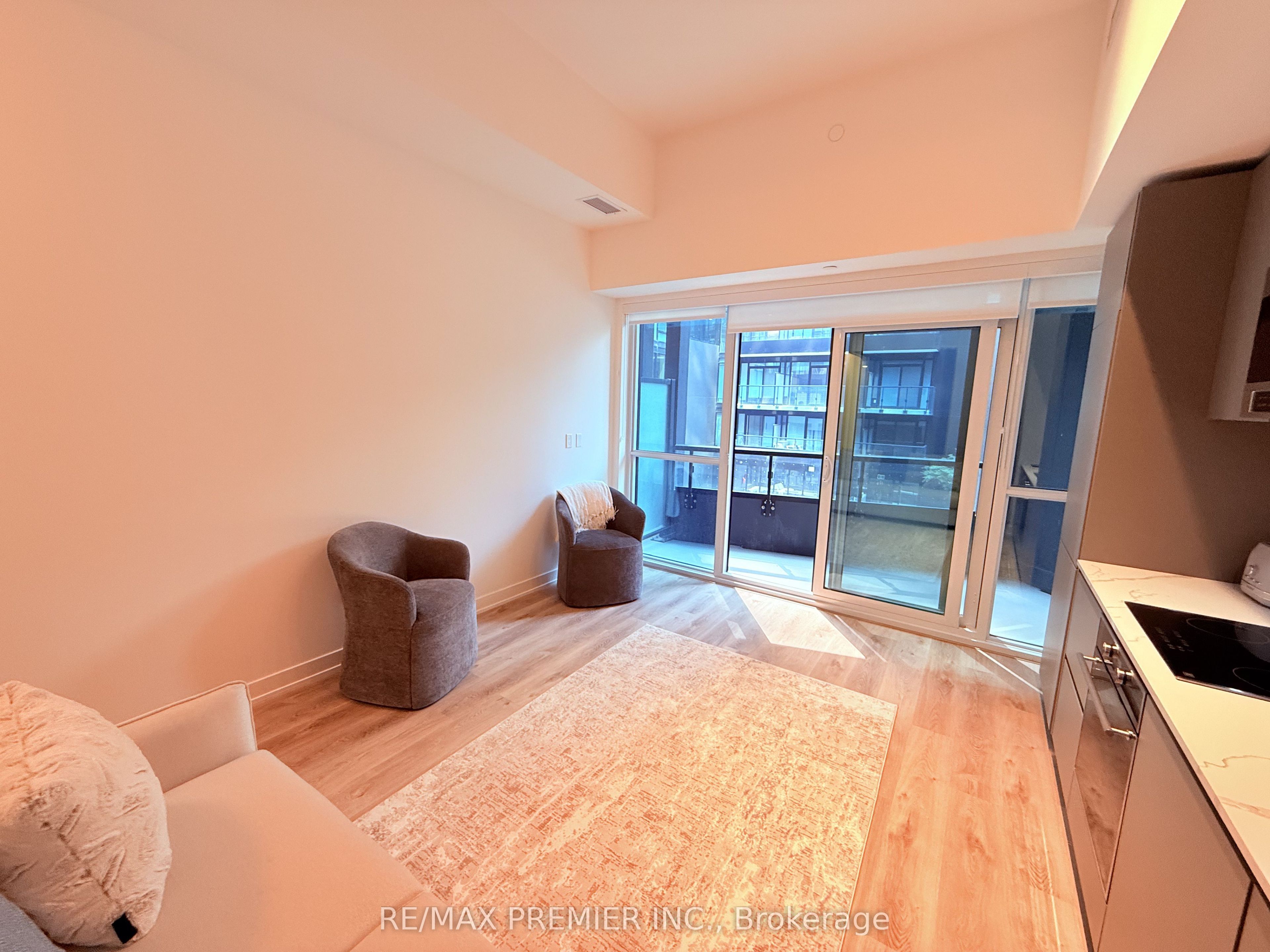 110 Broadway Avenue 410S, Toronto, ON M4P 1V7 photo 3