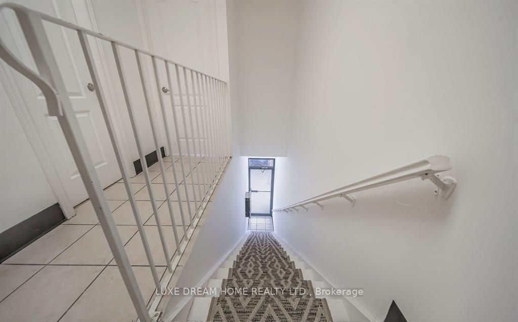 842 Dundas Street W, Toronto, ON M6J 1V5 photo 3