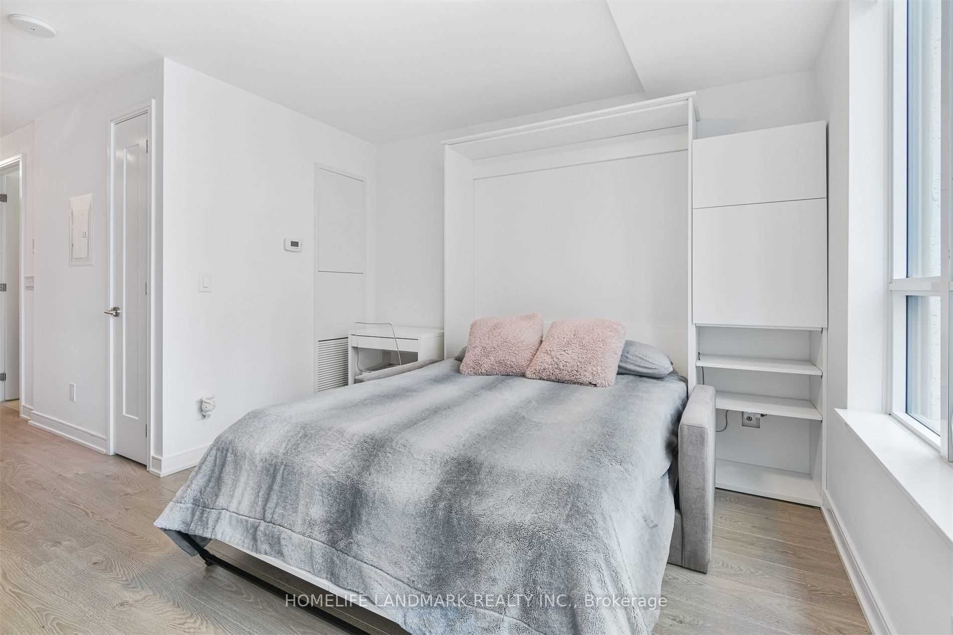 88 Scott Street 1012, Toronto, ON M5E 0A9 photo 4