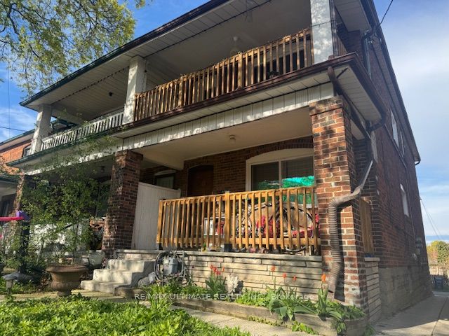 127 Robina Avenue, Toronto, ON M6C 3Y8