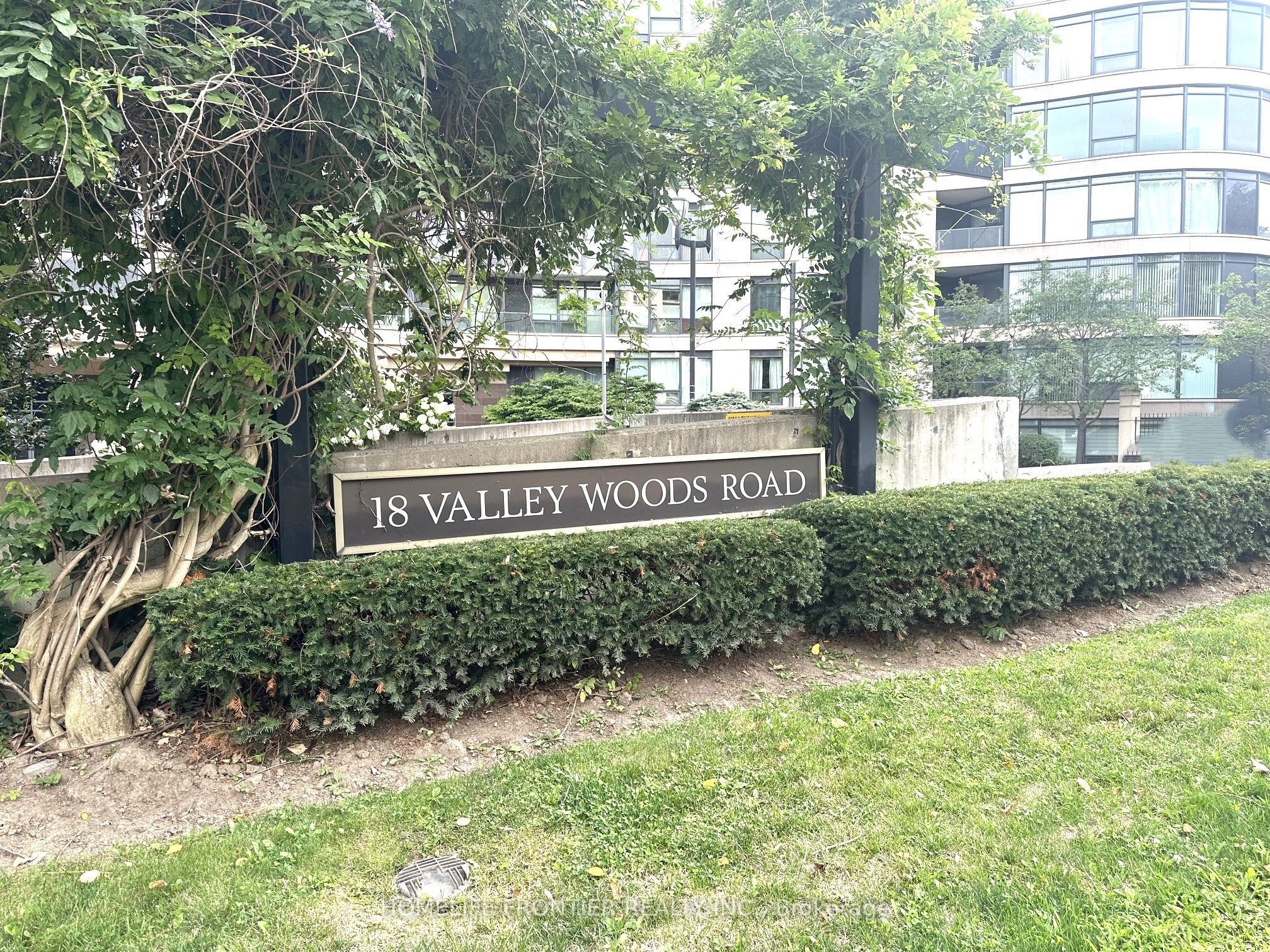 18 Valley Woods Road 716, Toronto, ON M3A 0A1 photo 2