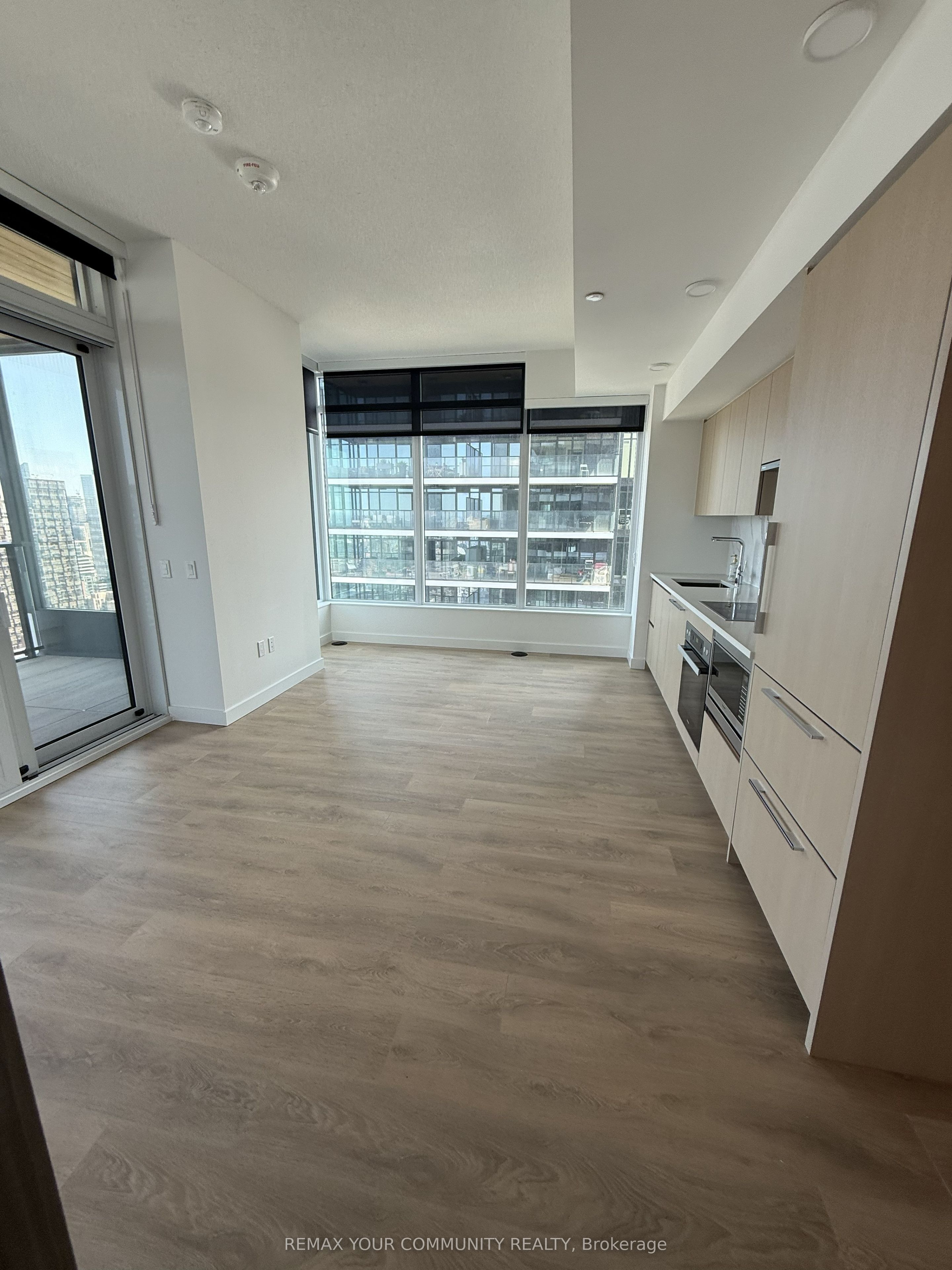 3 Concord Cityplace Way 5105, Toronto, ON M5V 0X4 photo 2