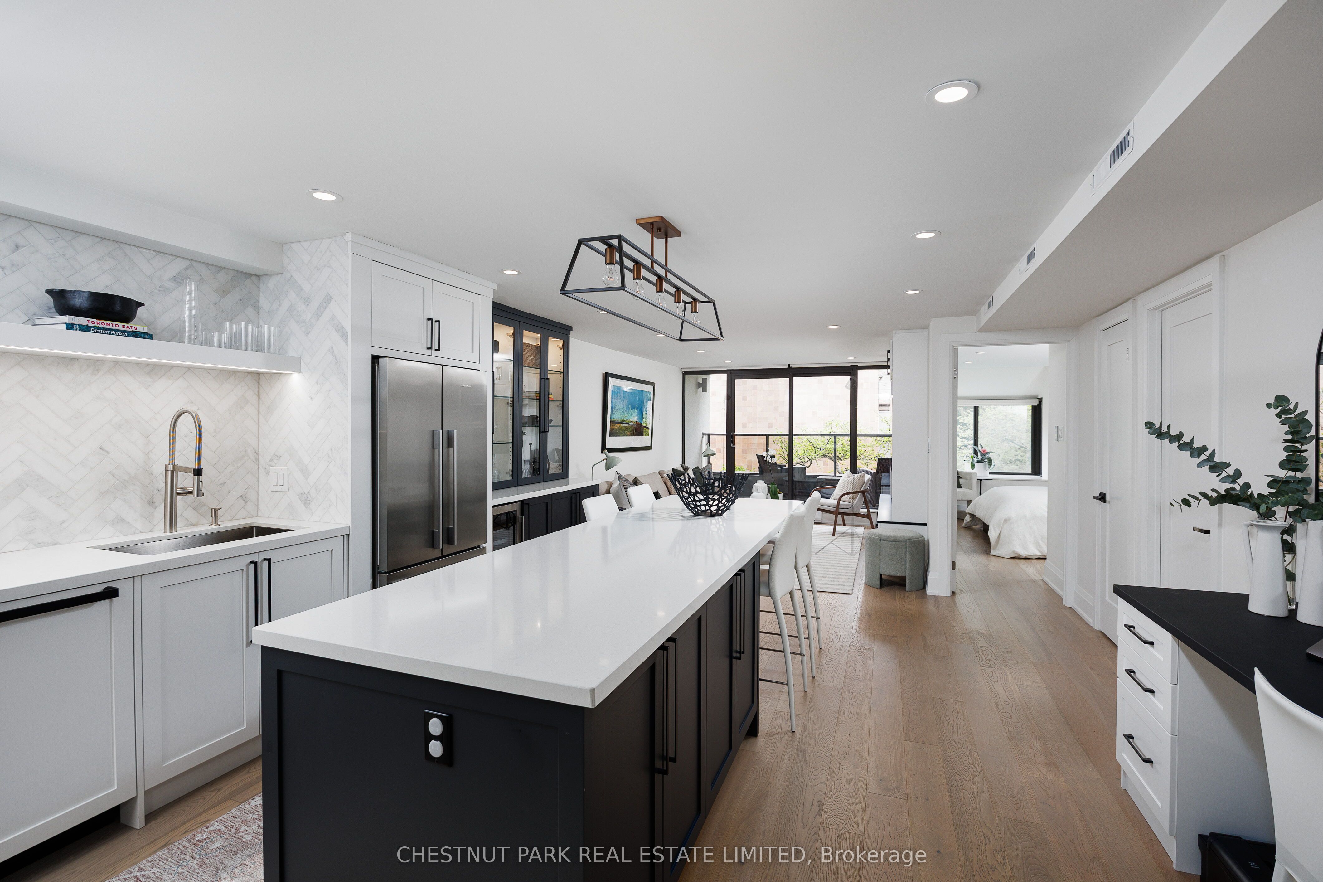 40 Oaklands Avenue 203, Toronto, ON M4V 2Z3 photo 2