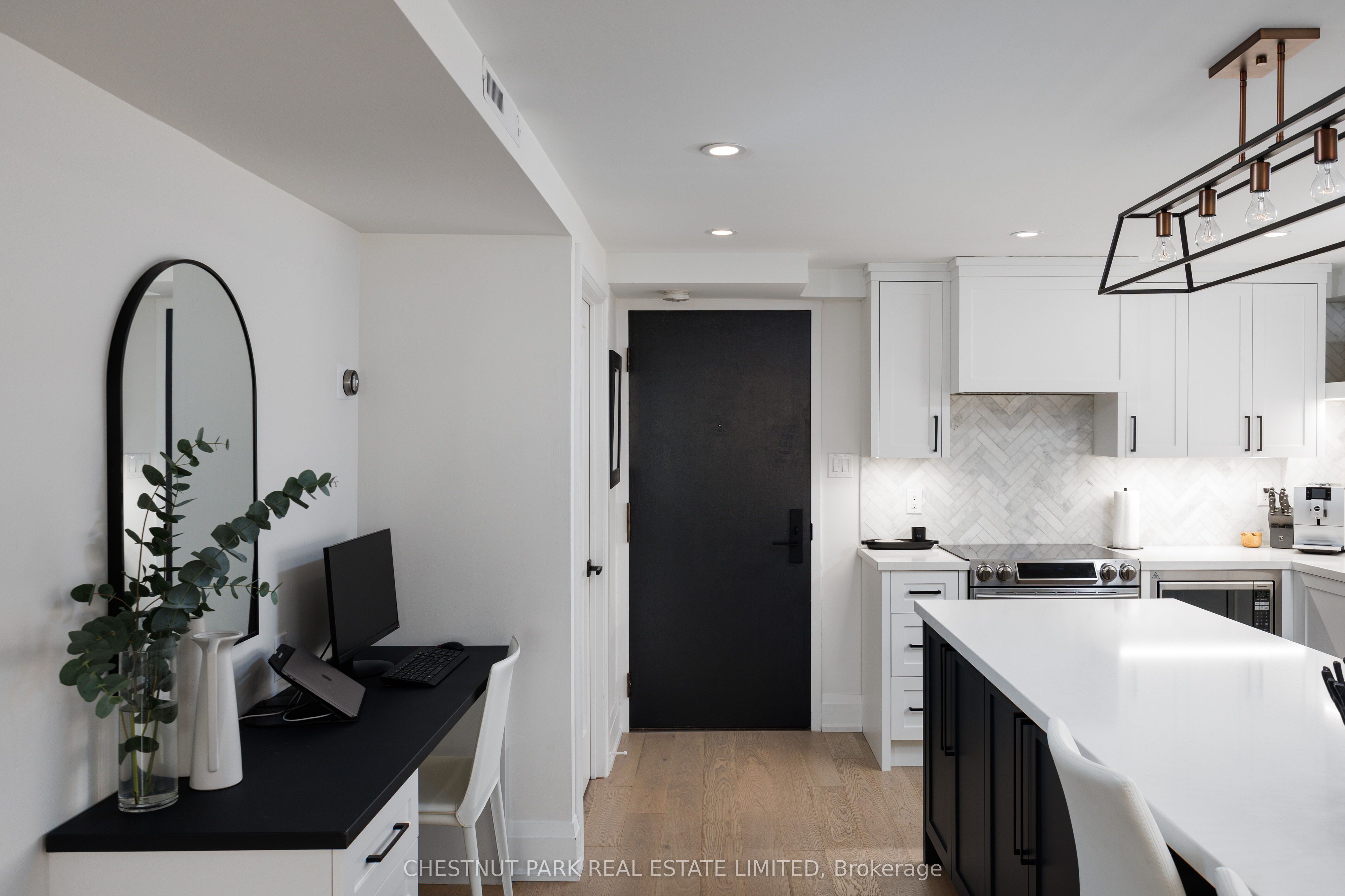 40 Oaklands Avenue 203, Toronto, ON M4V 2Z3 photo 3