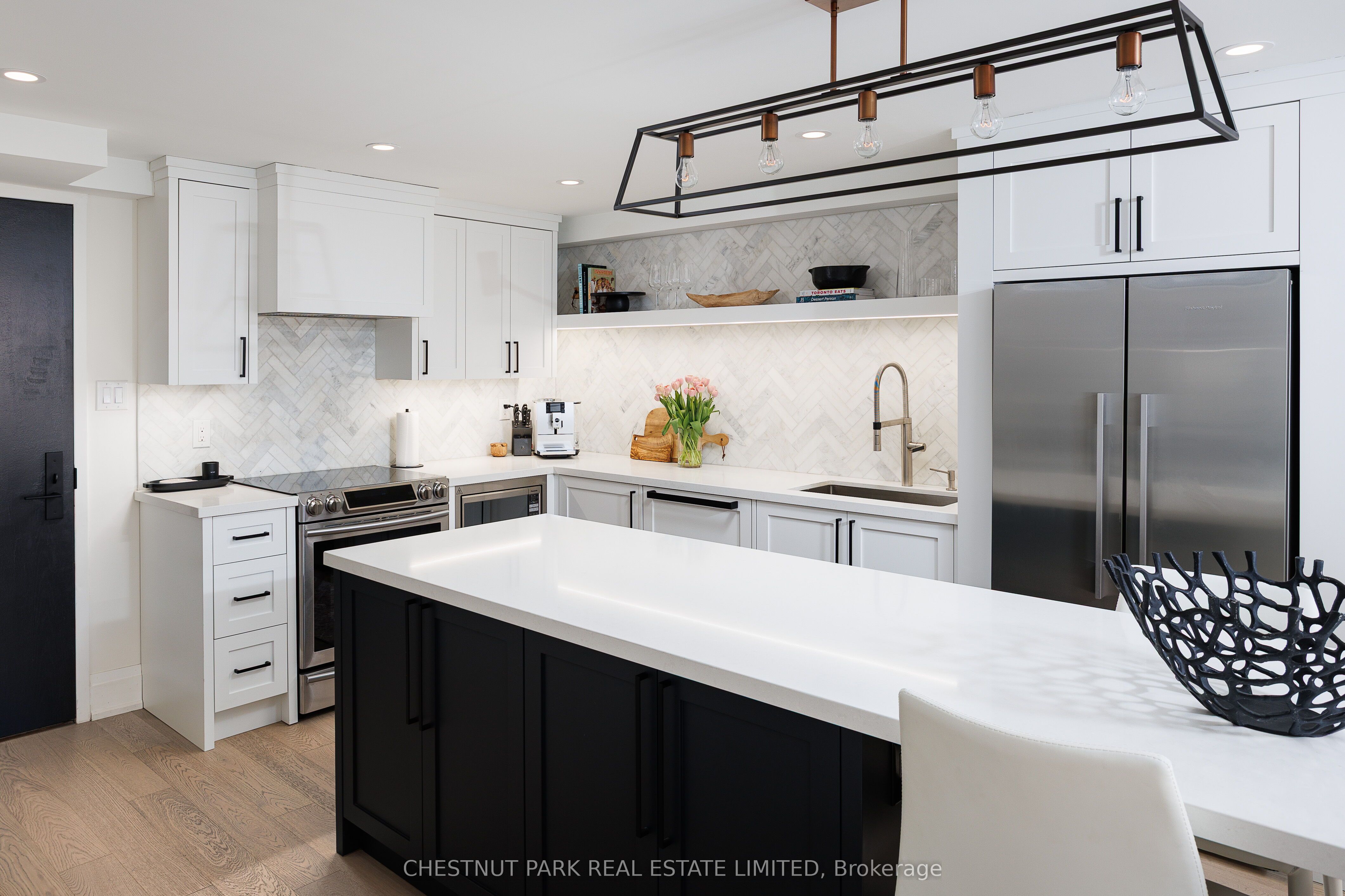 40 Oaklands Avenue 203, Toronto, ON M4V 2Z3 photo 4