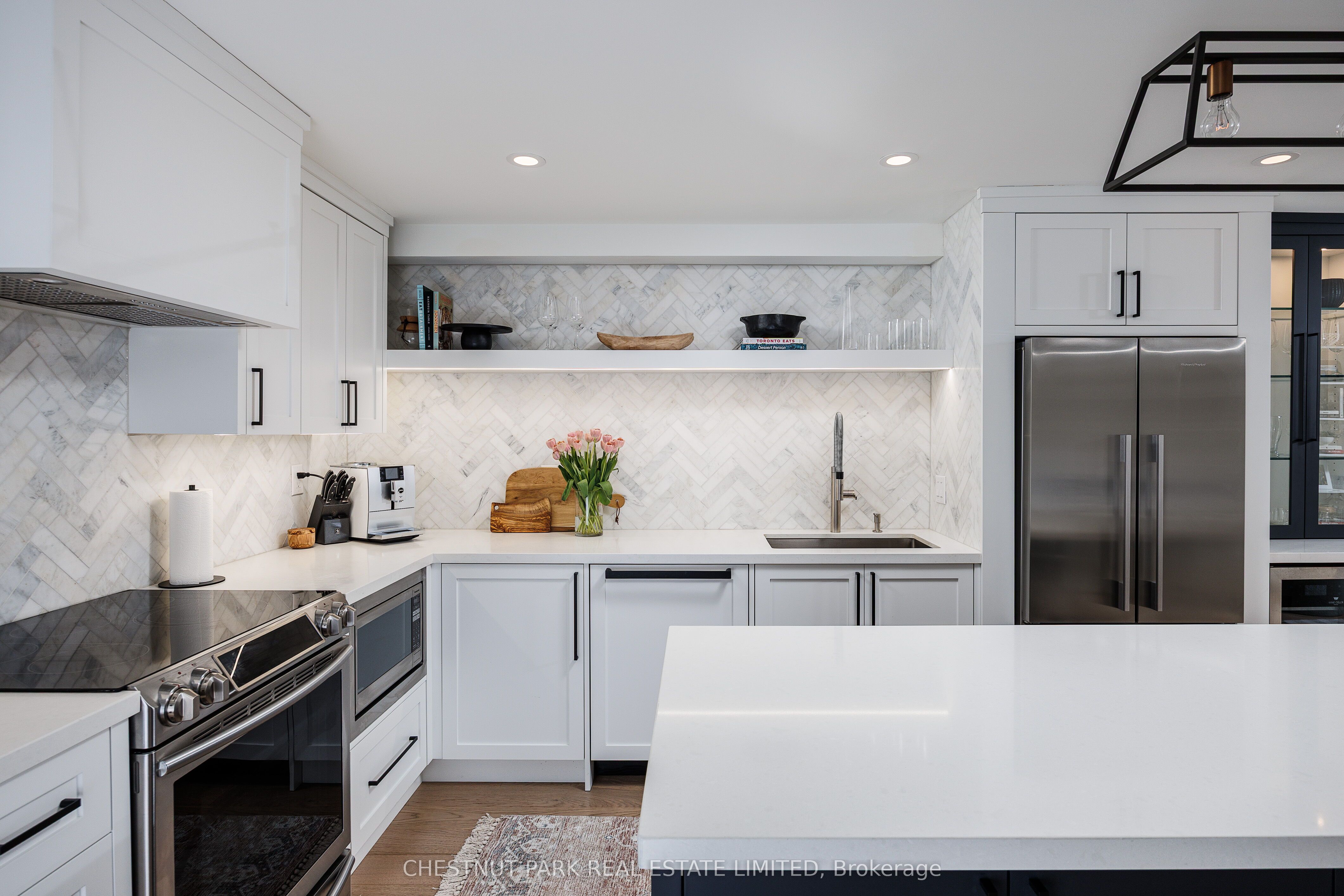 40 Oaklands Avenue 203, Toronto, ON M4V 2Z3 photo 5