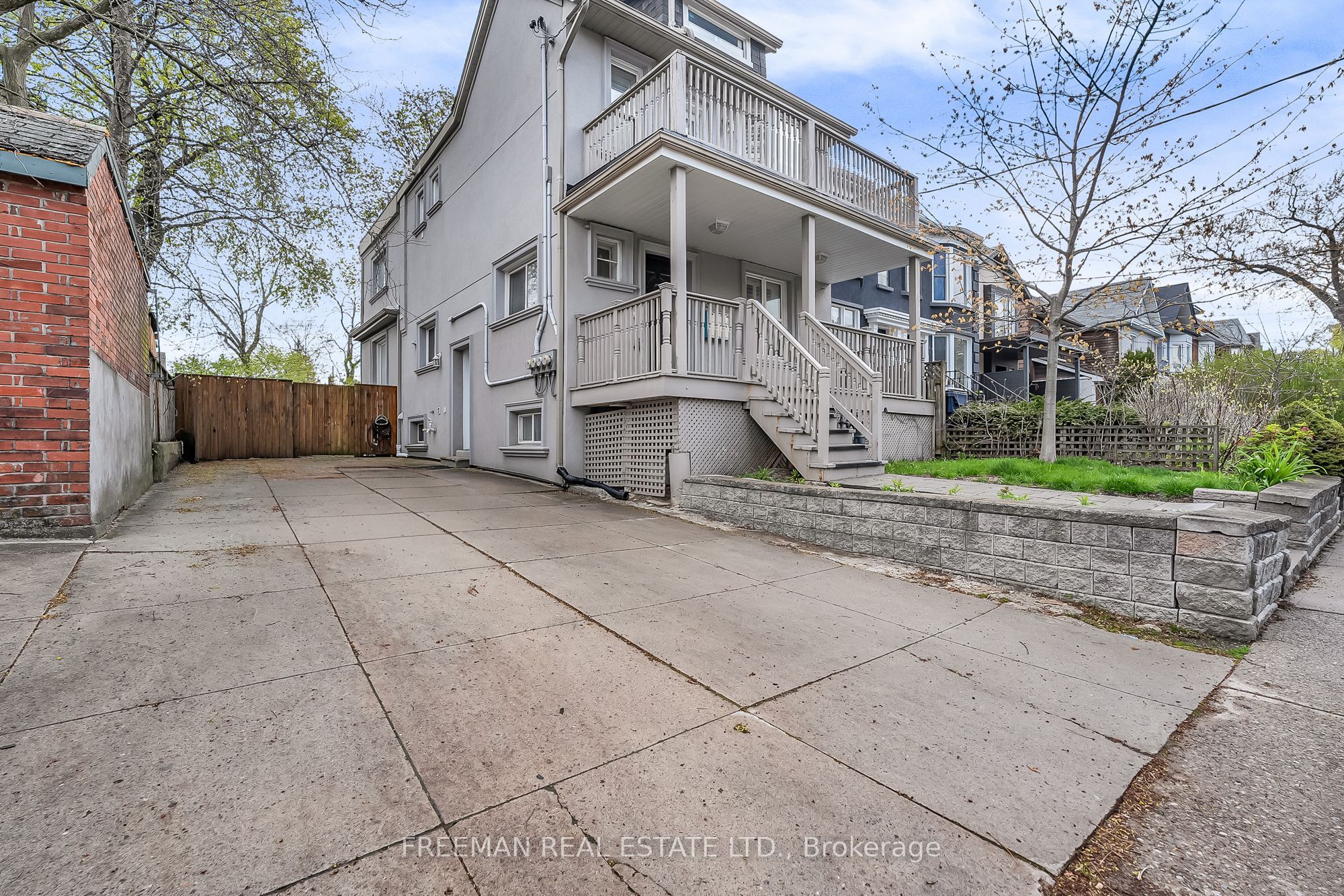 12 Arlington Avenue, Toronto, ON M6G 3K8 photo 2