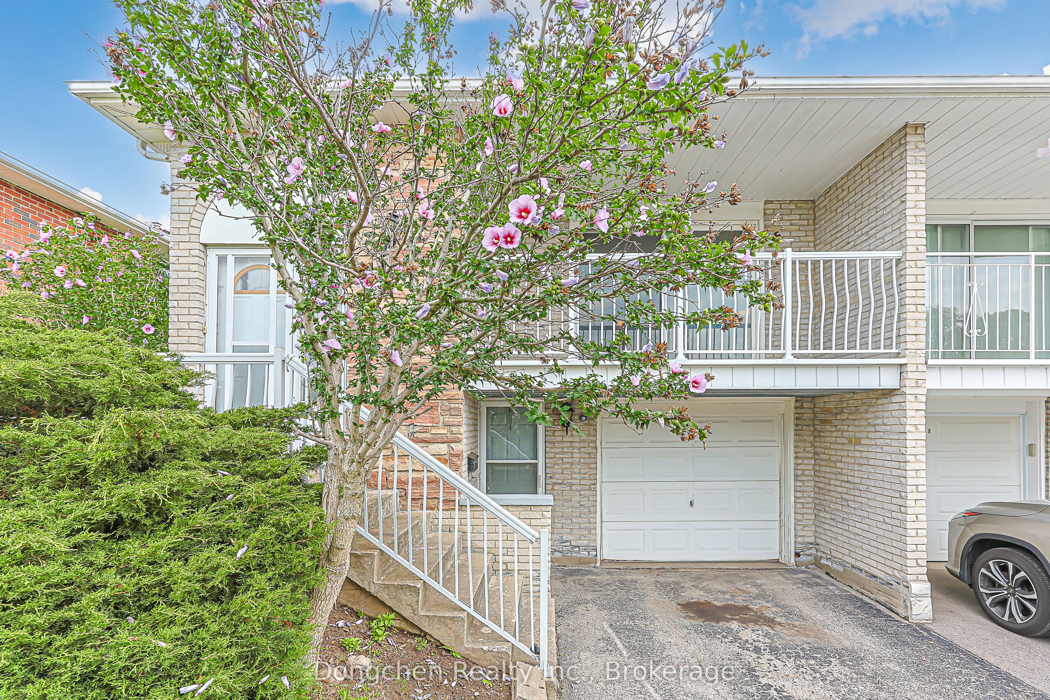87 Shawnee Circle, Toronto, ON M2H 2X9 photo 2