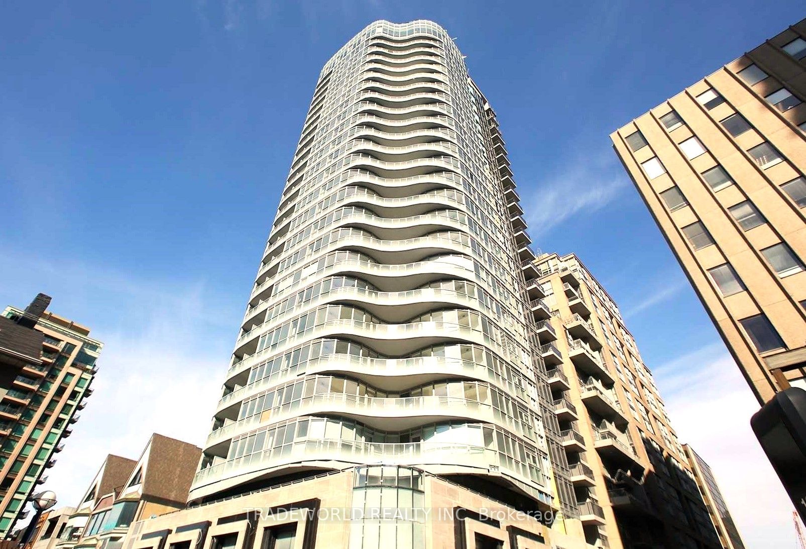 88 Cumberland Street 902, Toronto, ON M5R 0C8
